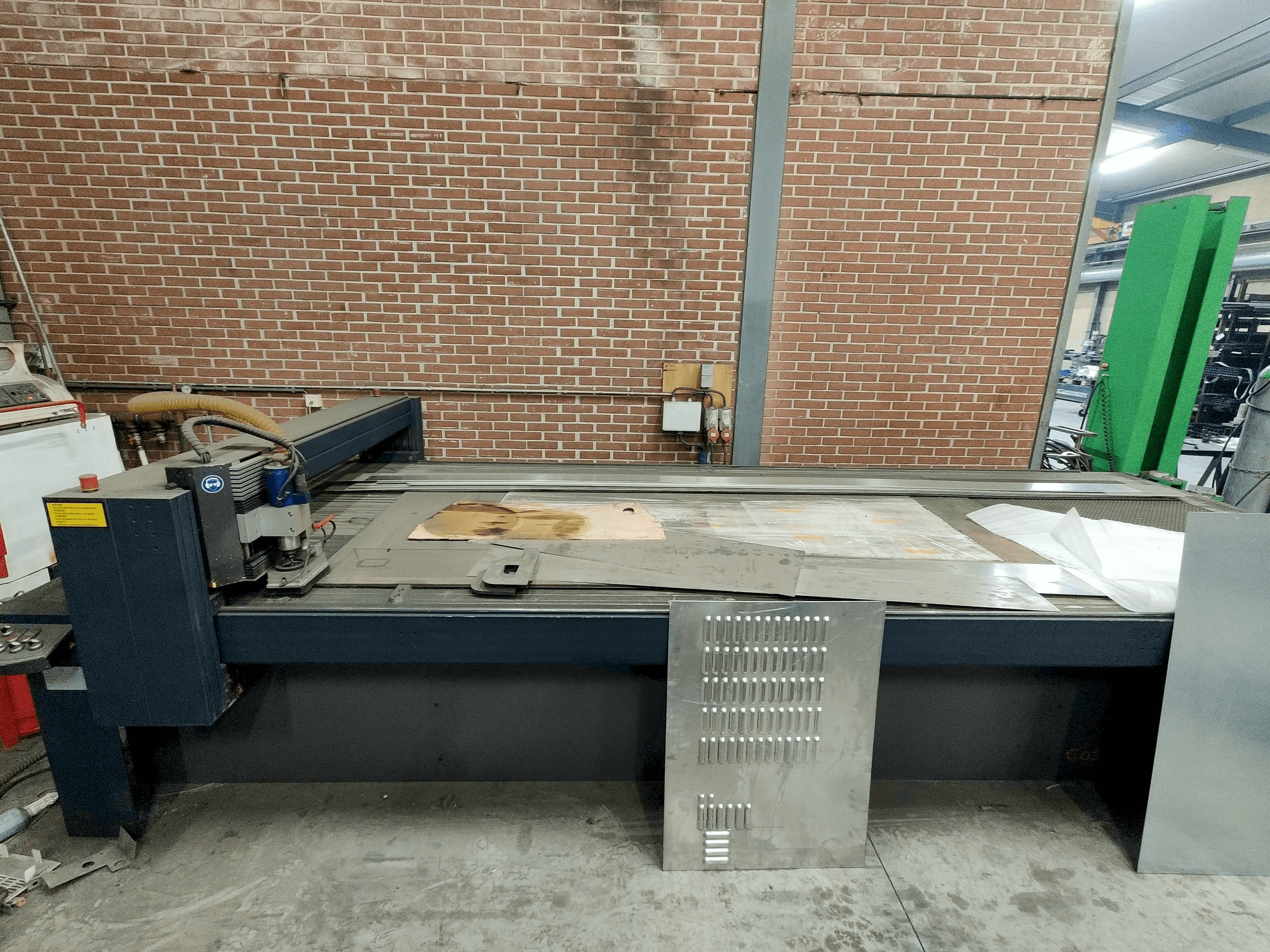 Prikaz stroja Feneko R500 sprijeda