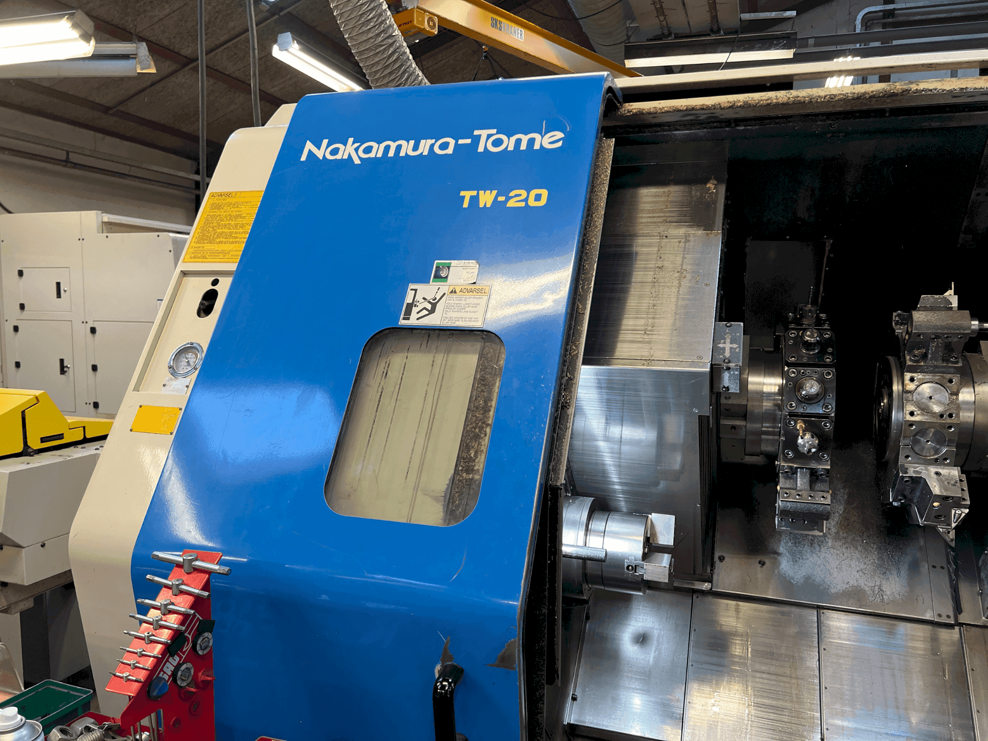 Prikaz stroja NAKAMURA TW-20 sprijeda