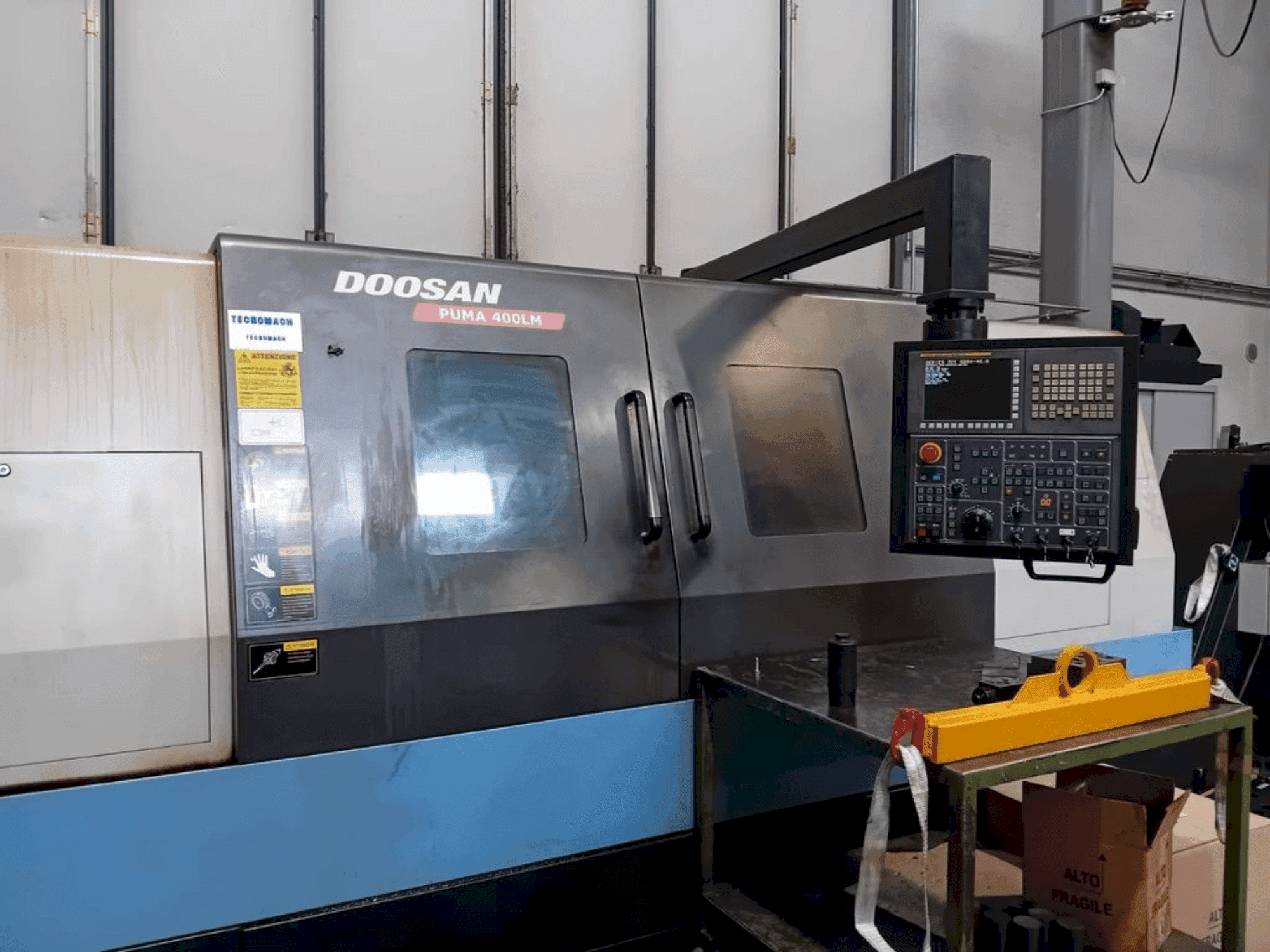 Prikaz stroja DOOSAN PUMA 400LM sprijeda