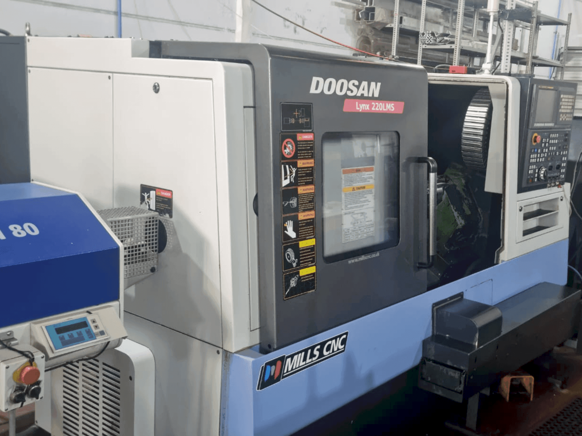 Prikaz stroja DOOSAN Lynx 220 LMSA sprijeda