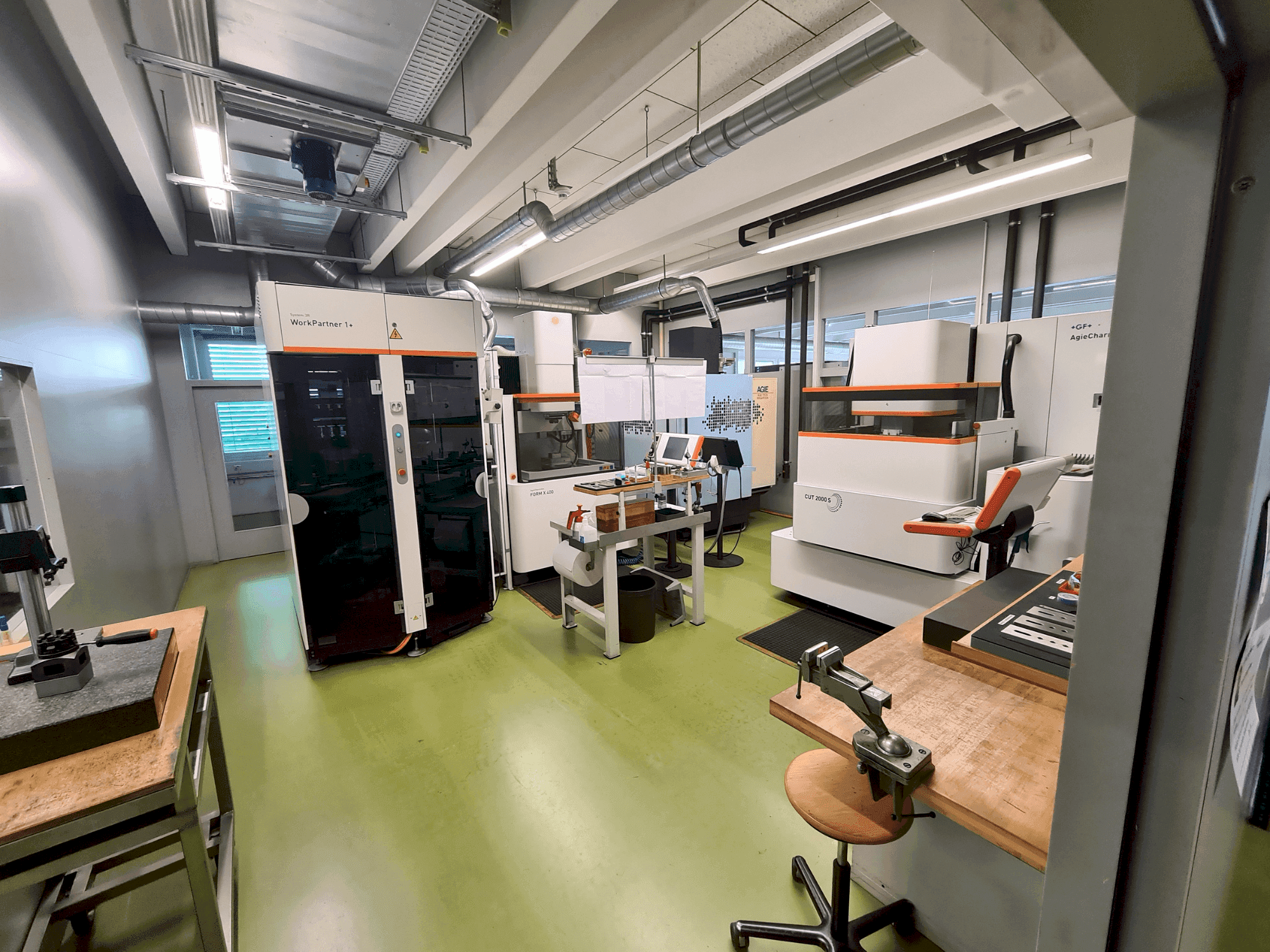 Prikaz stroja AGIE AGIETRON INNOVATION 2 sprijeda