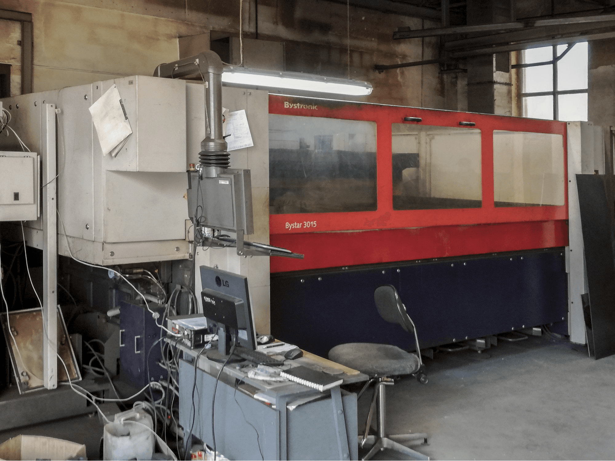 Prikaz stroja Bystronic Bystar 3015 slijeva