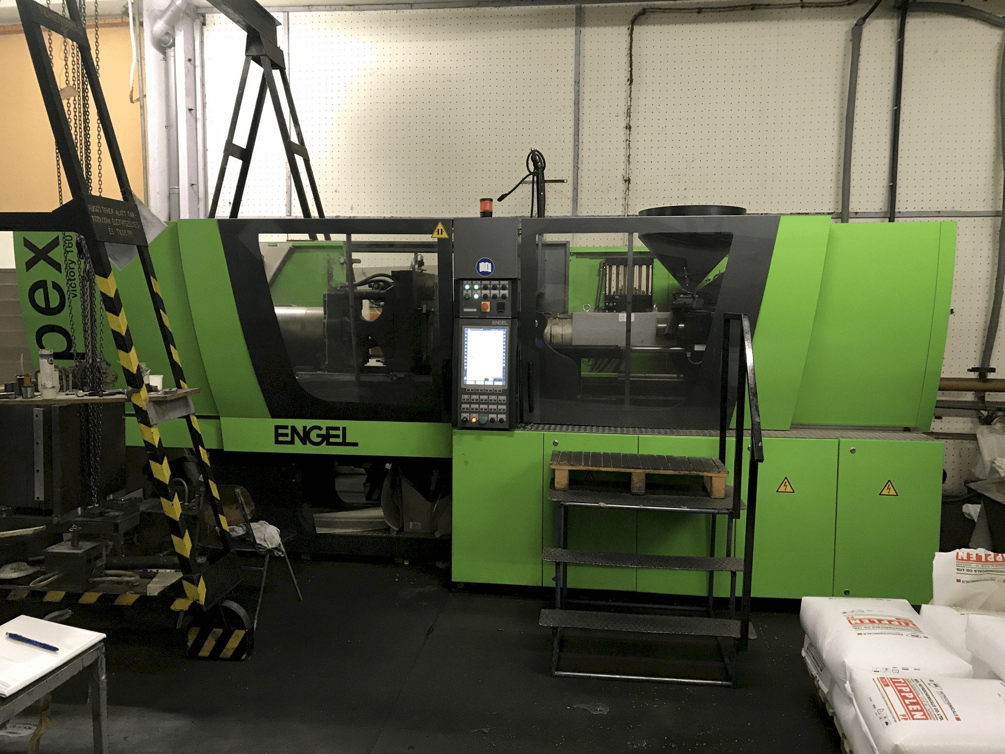 Prikaz stroja ENGEL Victory 650/160 Spex sprijeda