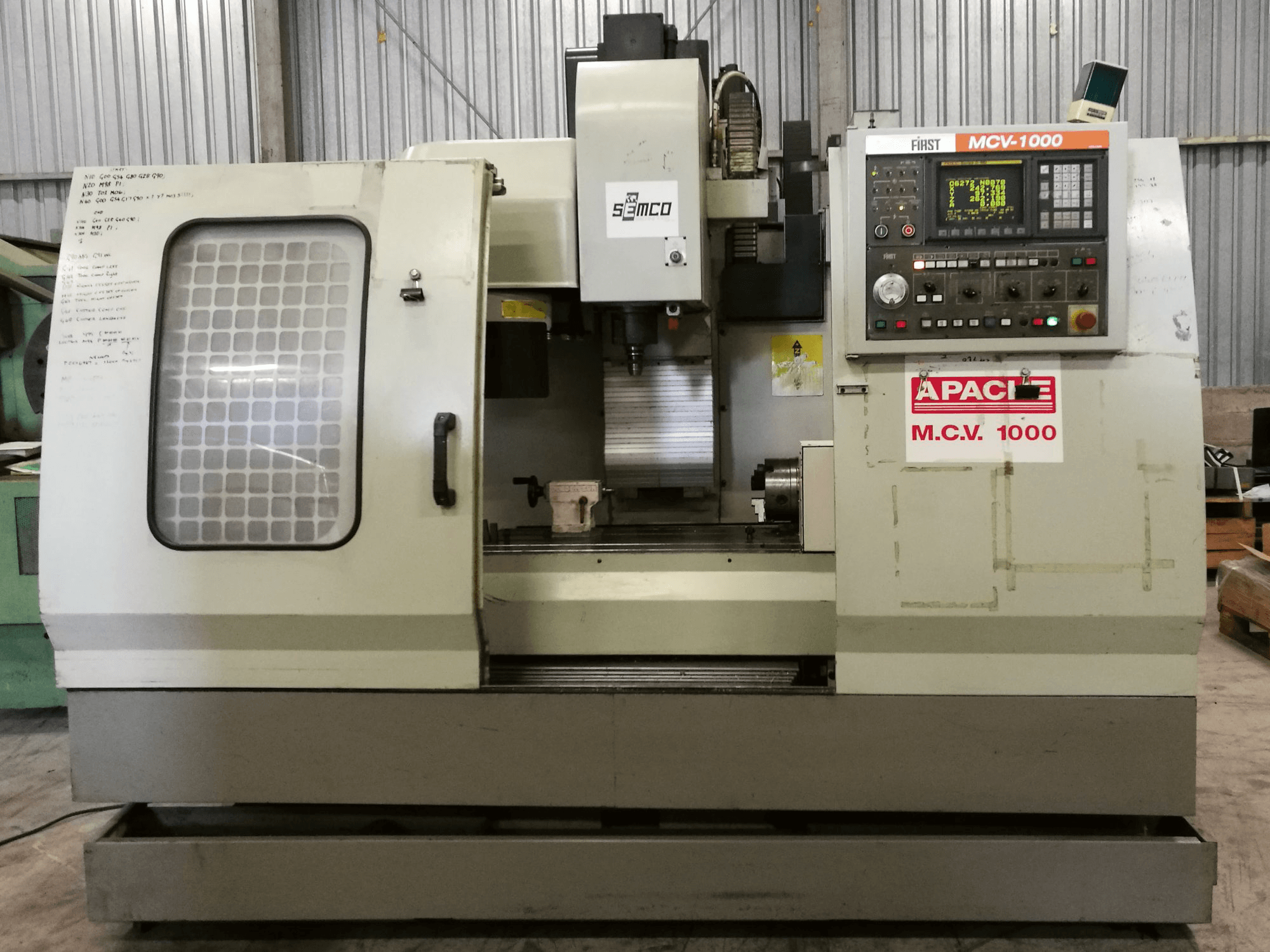 Prikaz stroja FIRST MCV-1000 sprijeda