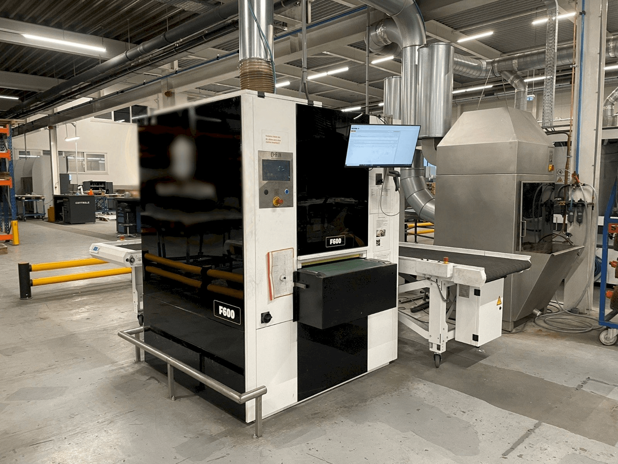 Prikaz stroja Q-FIN F600 sprijeda