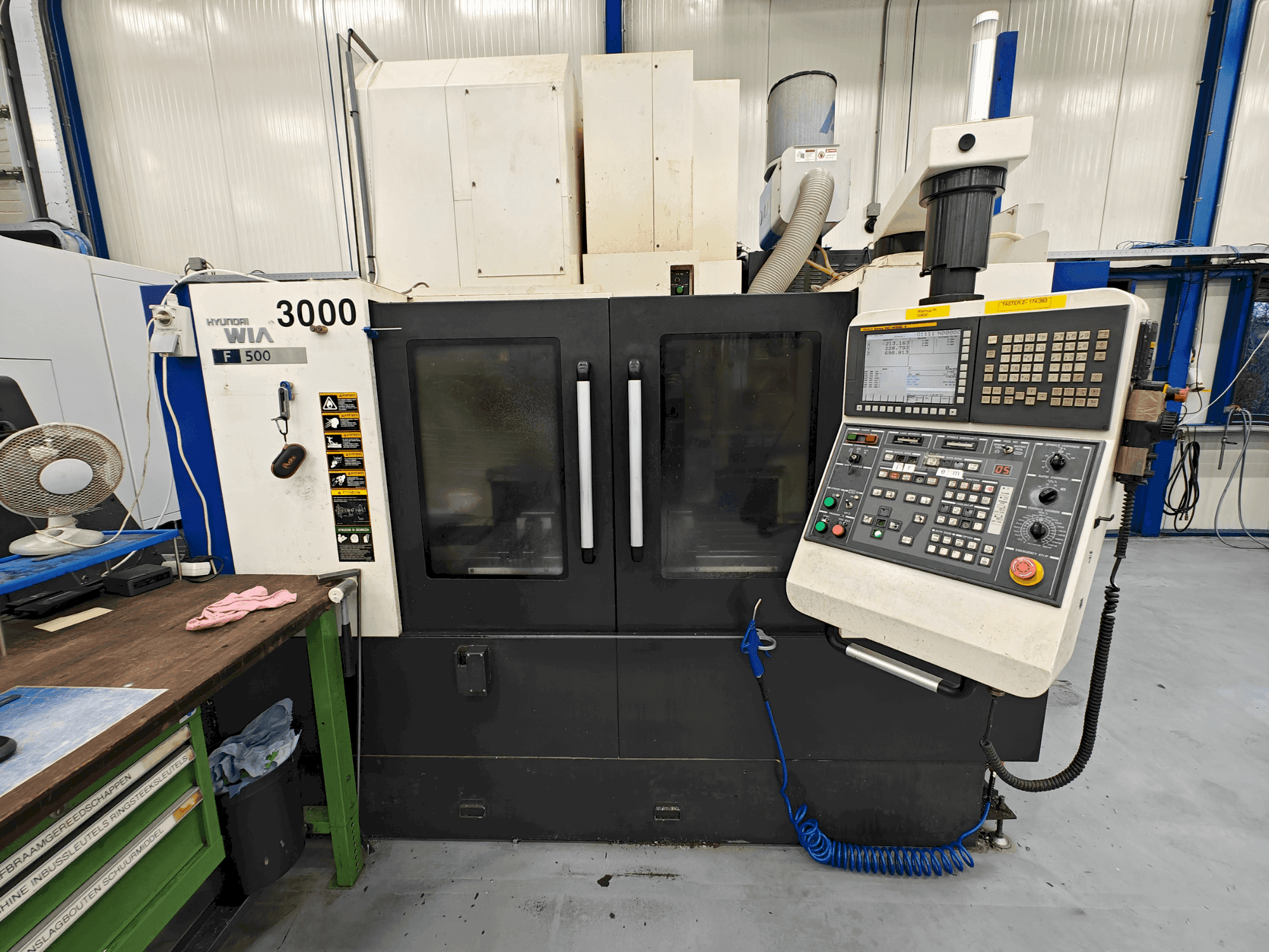 Prikaz stroja Hyundai Wia F500 sprijeda