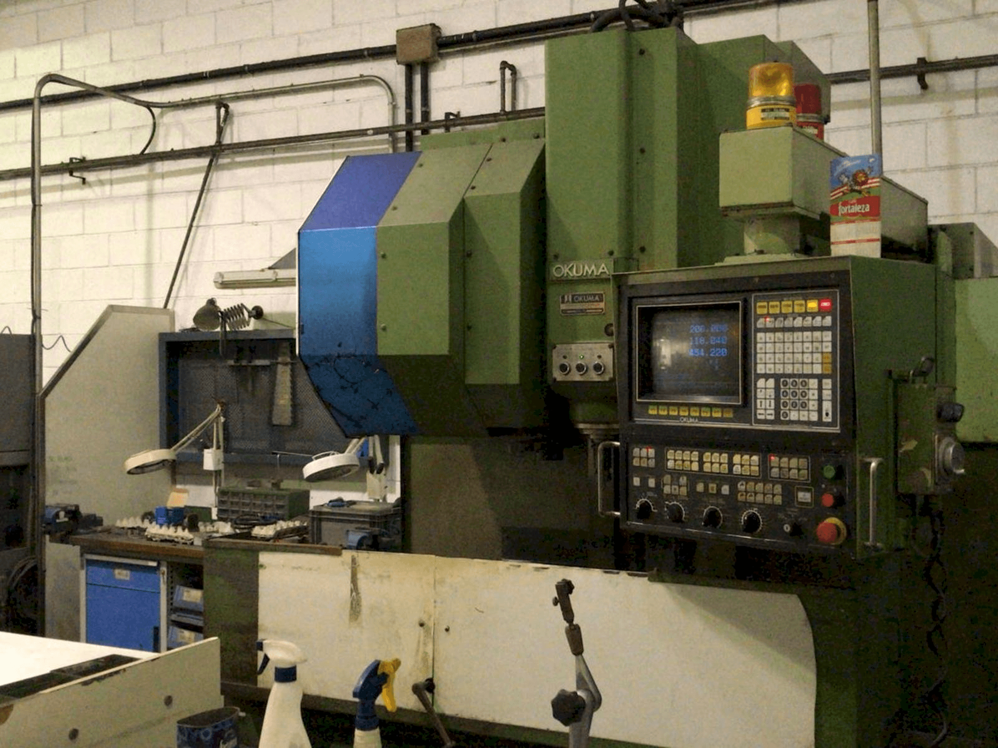 Prikaz stroja Okuma MC-4VA zdesna