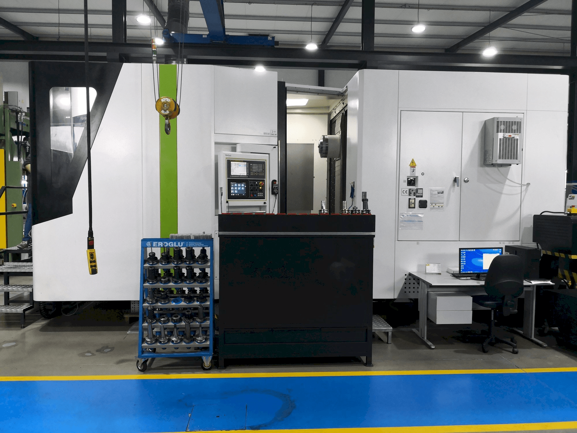 Prikaz stroja Hartford HMC-10 sprijeda