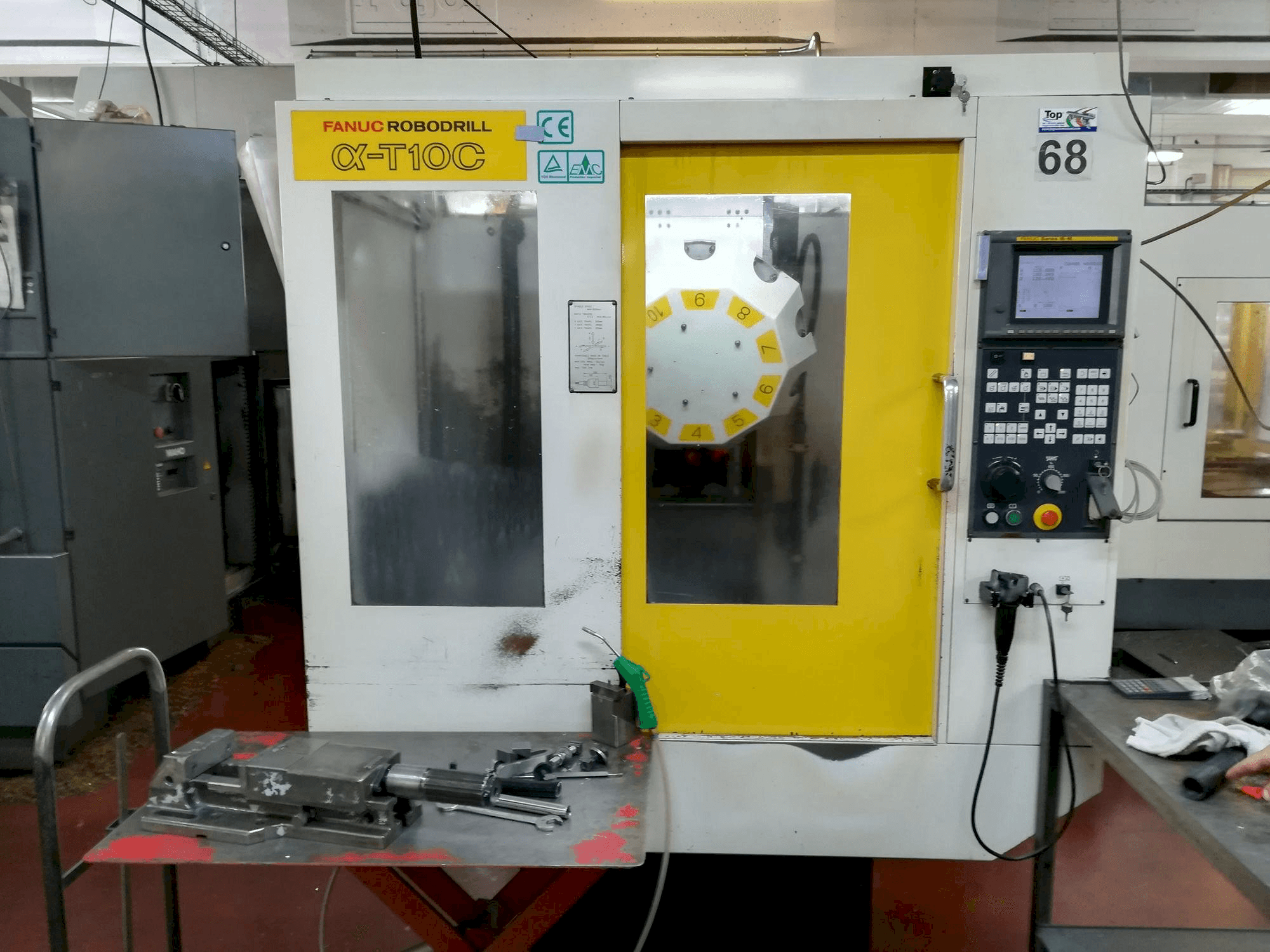 Prikaz stroja FANUC Robodrill alpha-T 10 C sprijeda