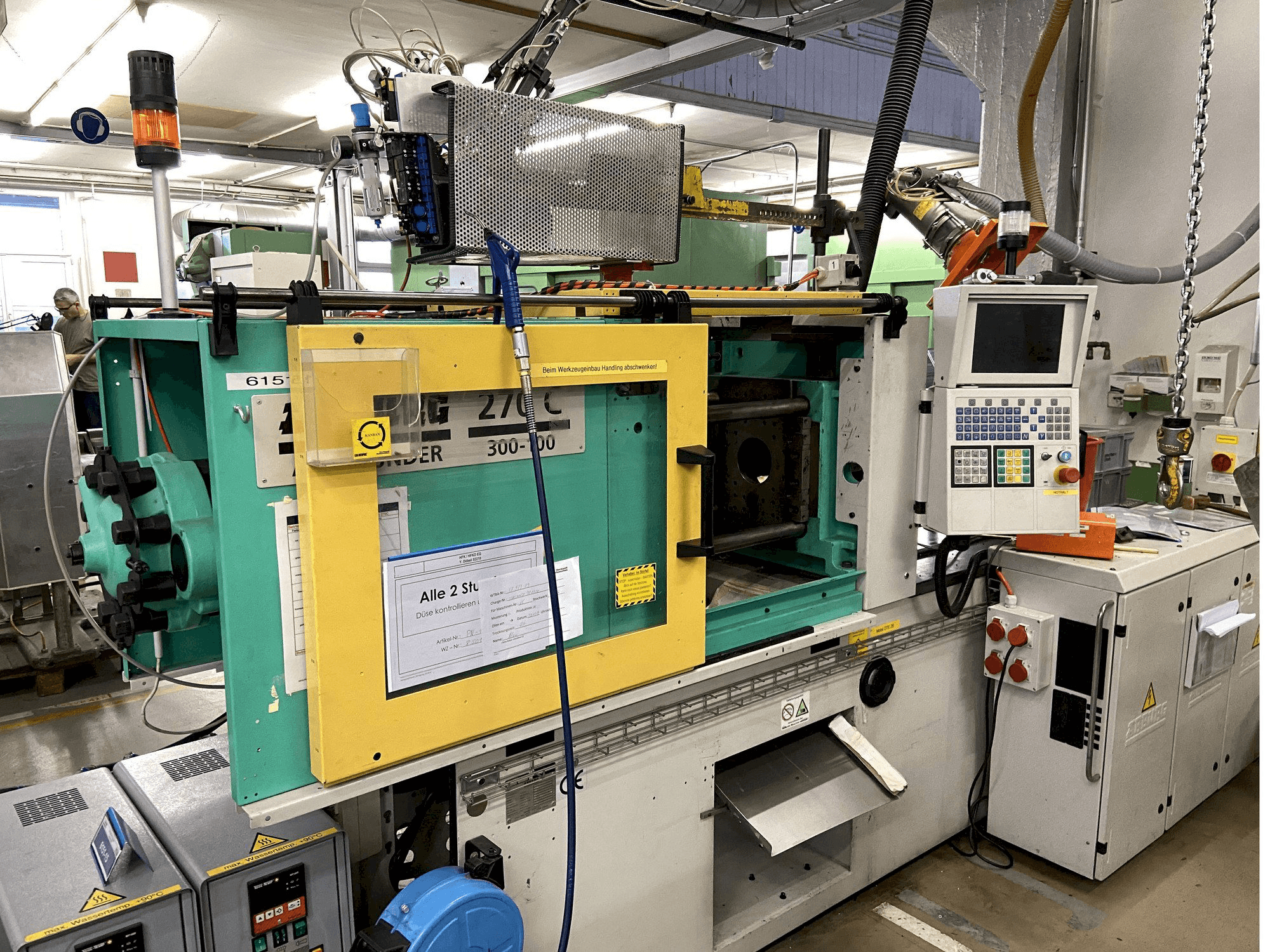 Prikaz stroja Arburg ALLROUNDER 270 C 300 - 100 sprijeda