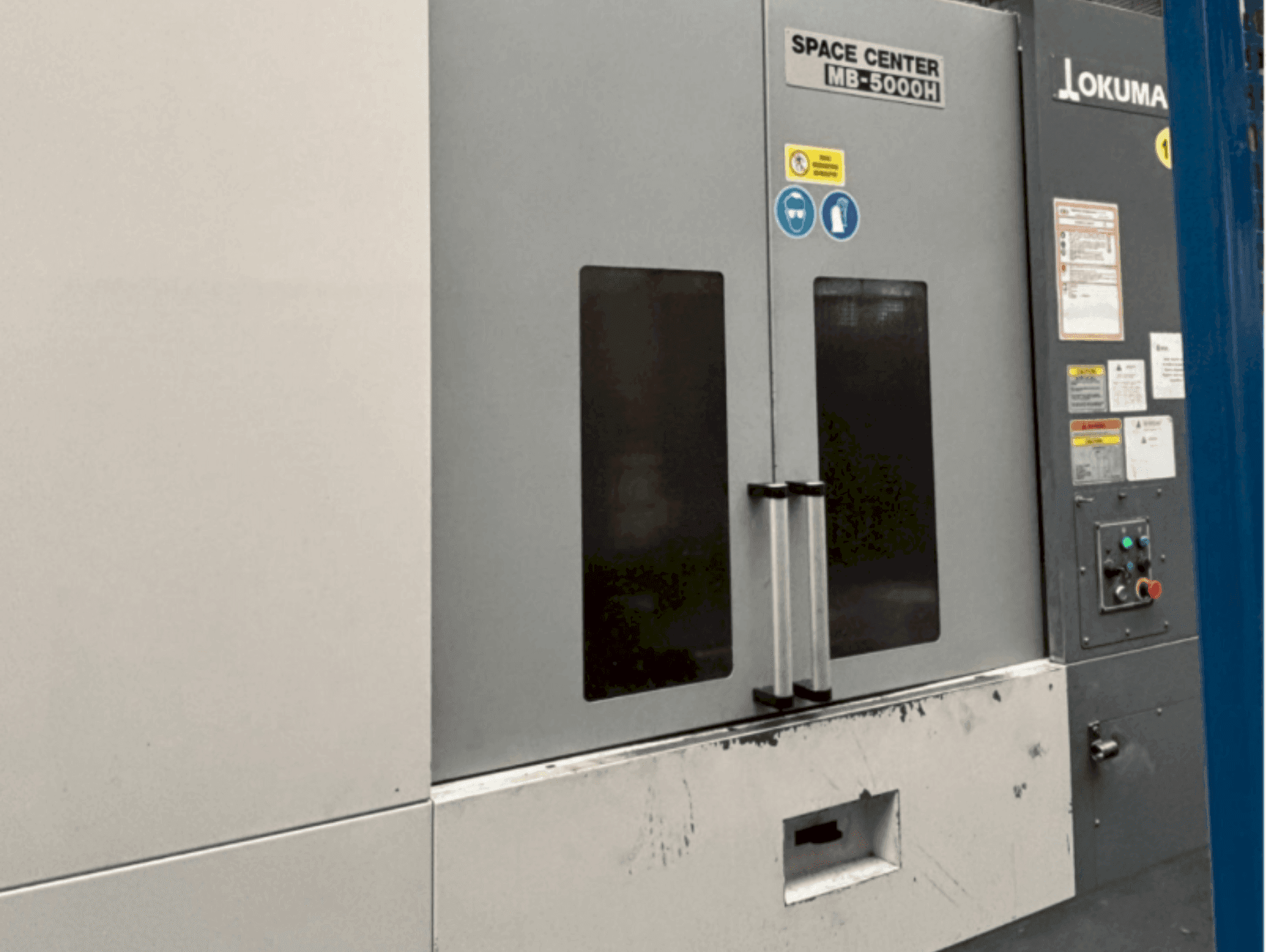 Prikaz stroja Okuma MB 5000H sprijeda