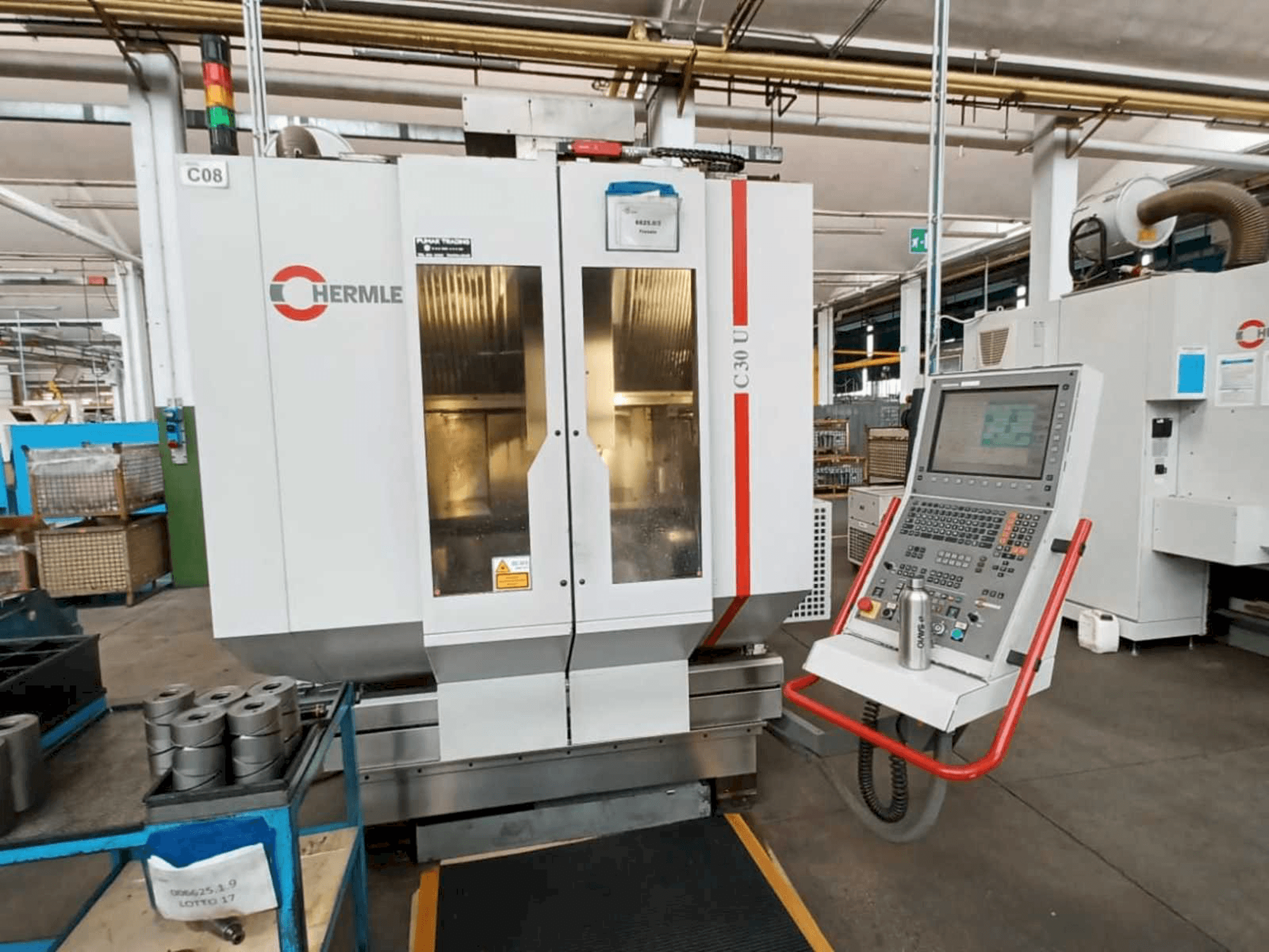 Prikaz stroja HERMLE C30U sprijeda