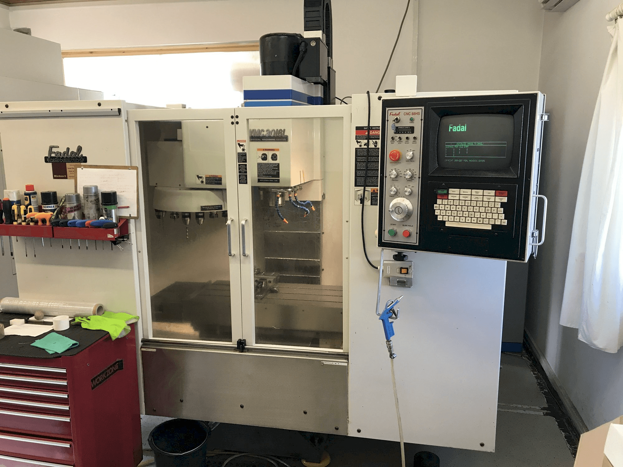 Prikaz stroja FADAL VMC 3016 L sprijeda
