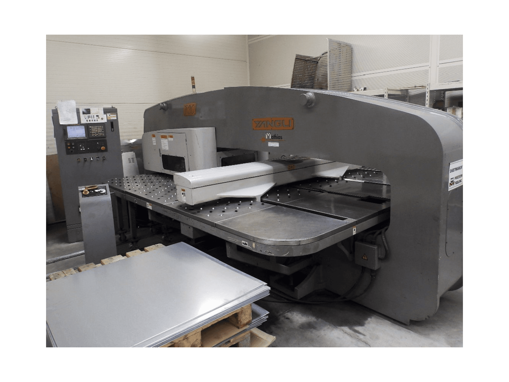 Prikaz stroja Yangli T30 slijeva