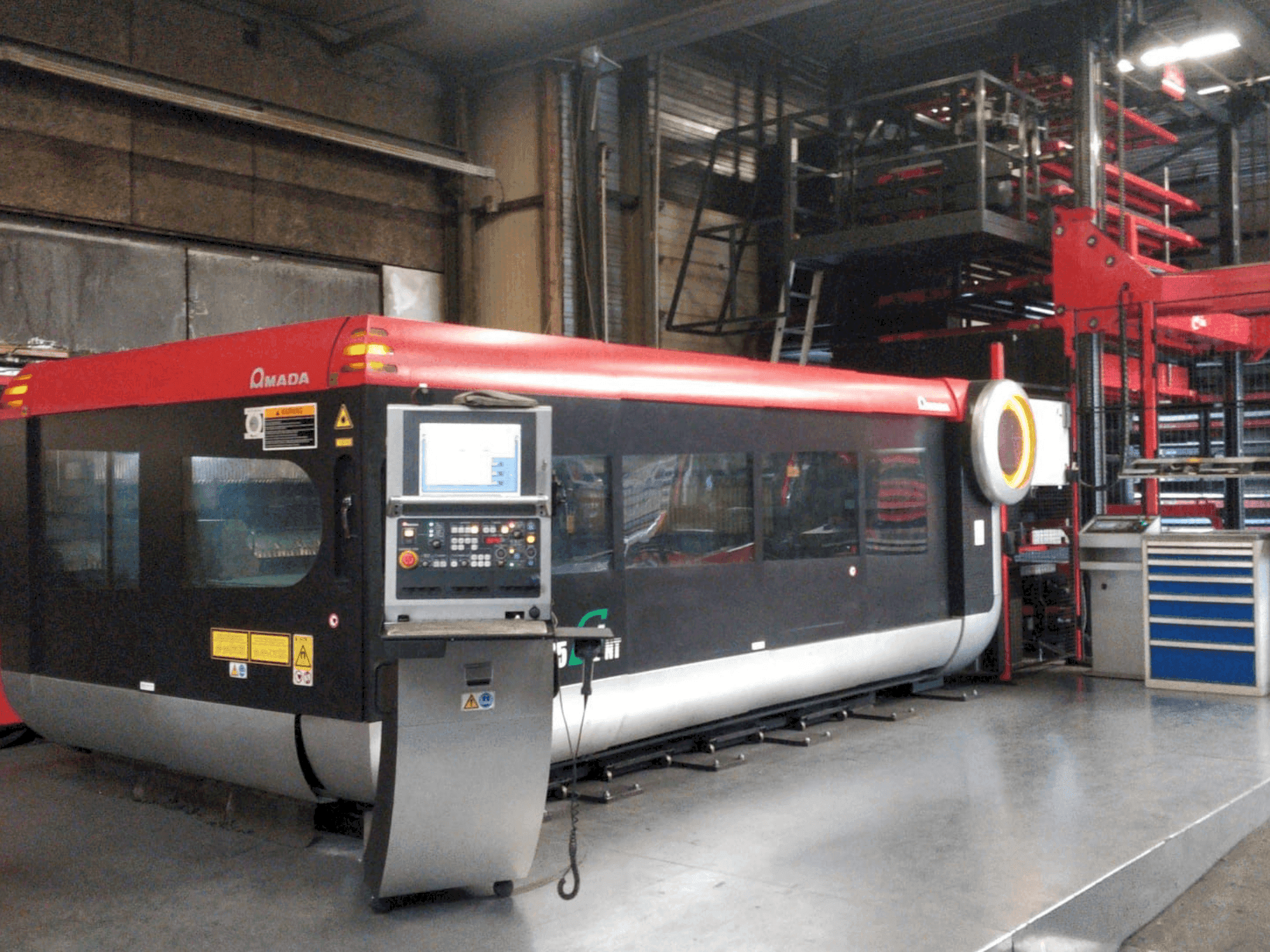 Prikaz stroja AMADA LC-3015F1NT 4kW CO2 sprijeda