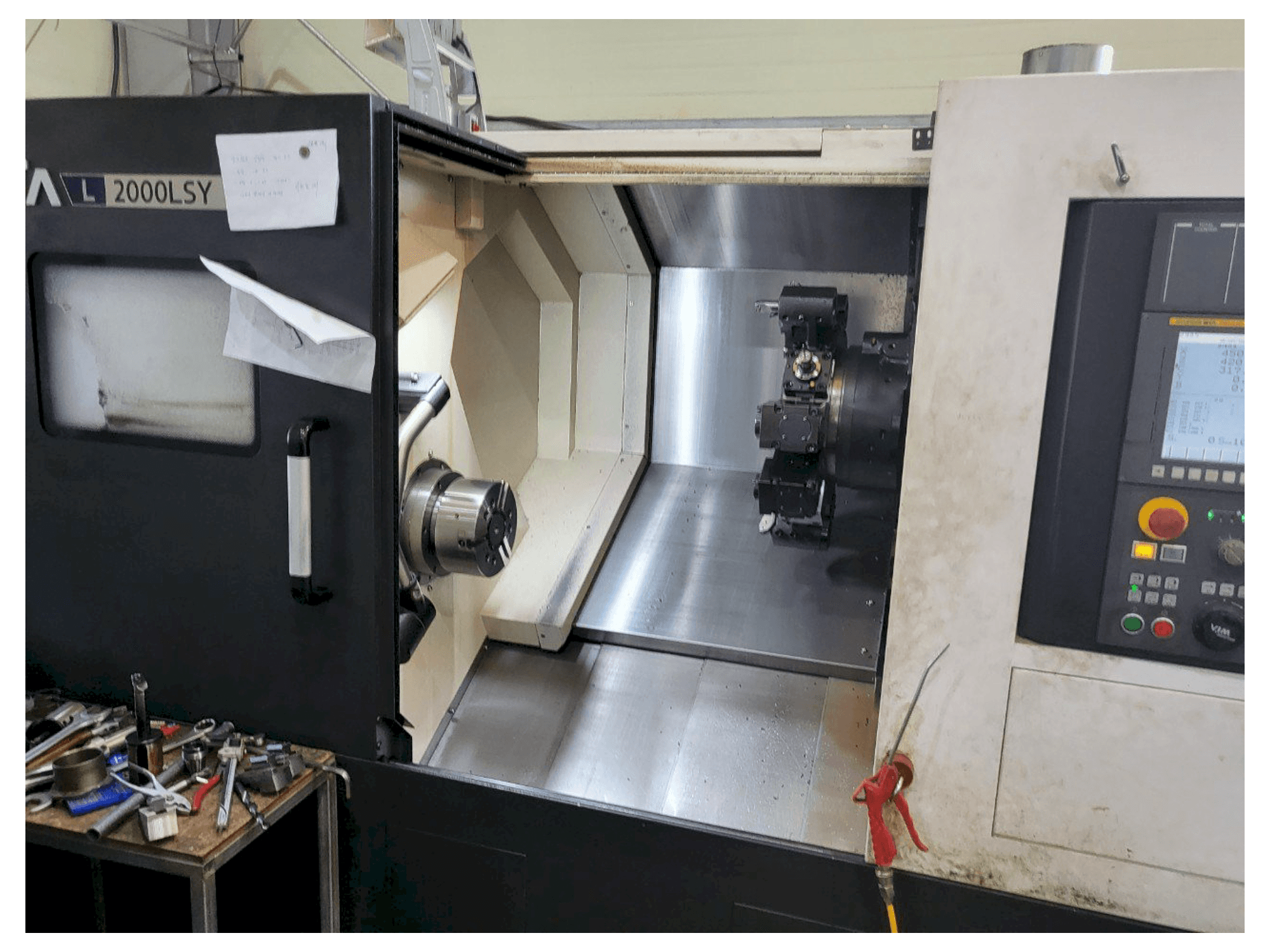 Prikaz stroja Hyundai Wia L2000LSY sprijeda