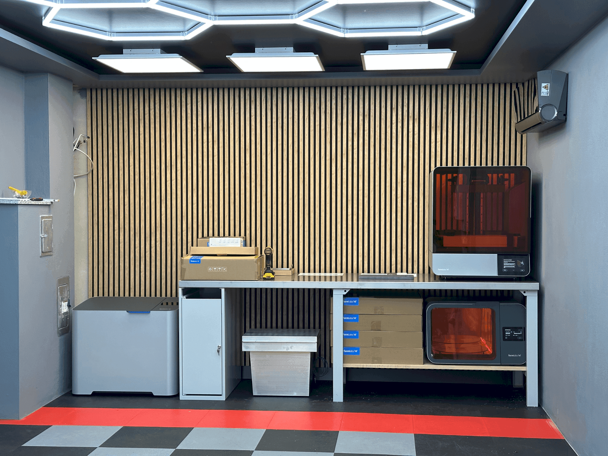 Prikaz stroja FORMLABS 4L sprijeda