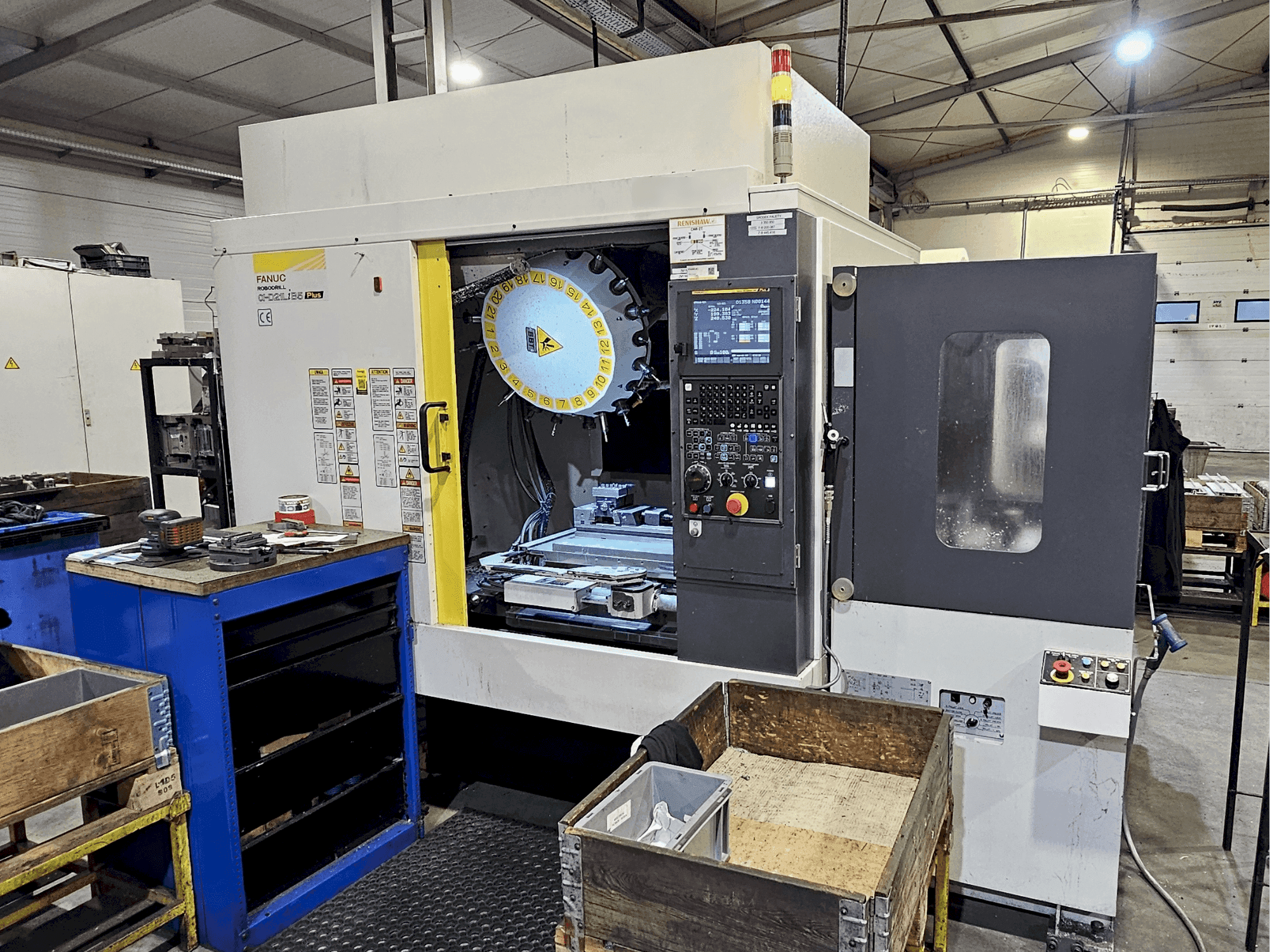 Prikaz stroja FANUC Robodrill α-D21L iB 5 Plus sprijeda