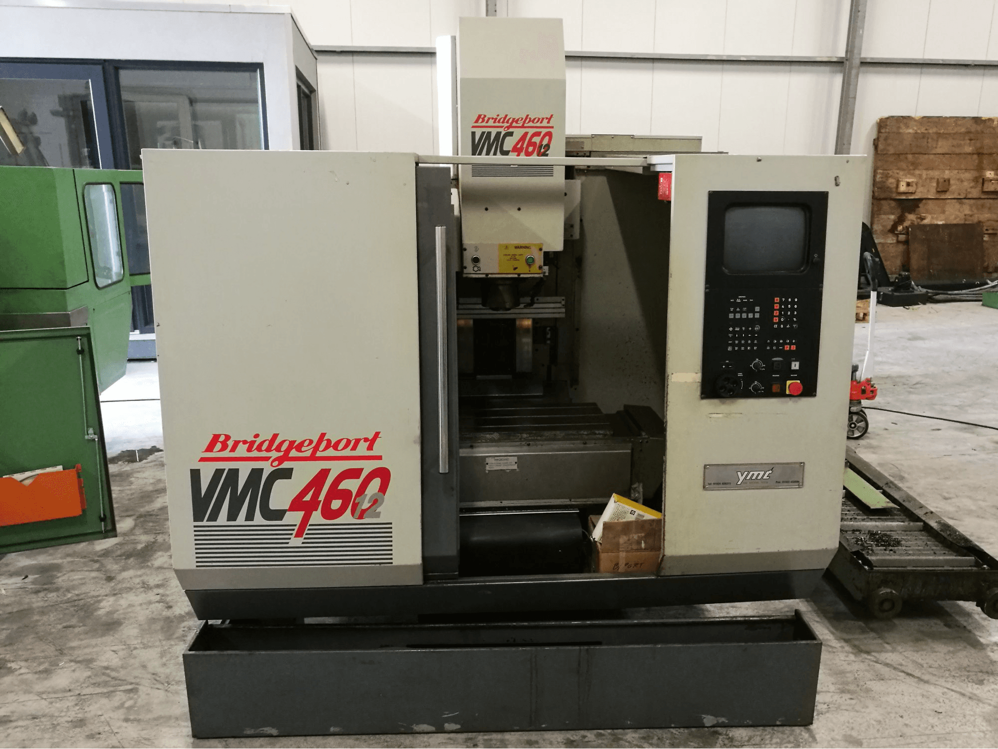 Prikaz stroja Bridgeport VMC 460 sprijeda