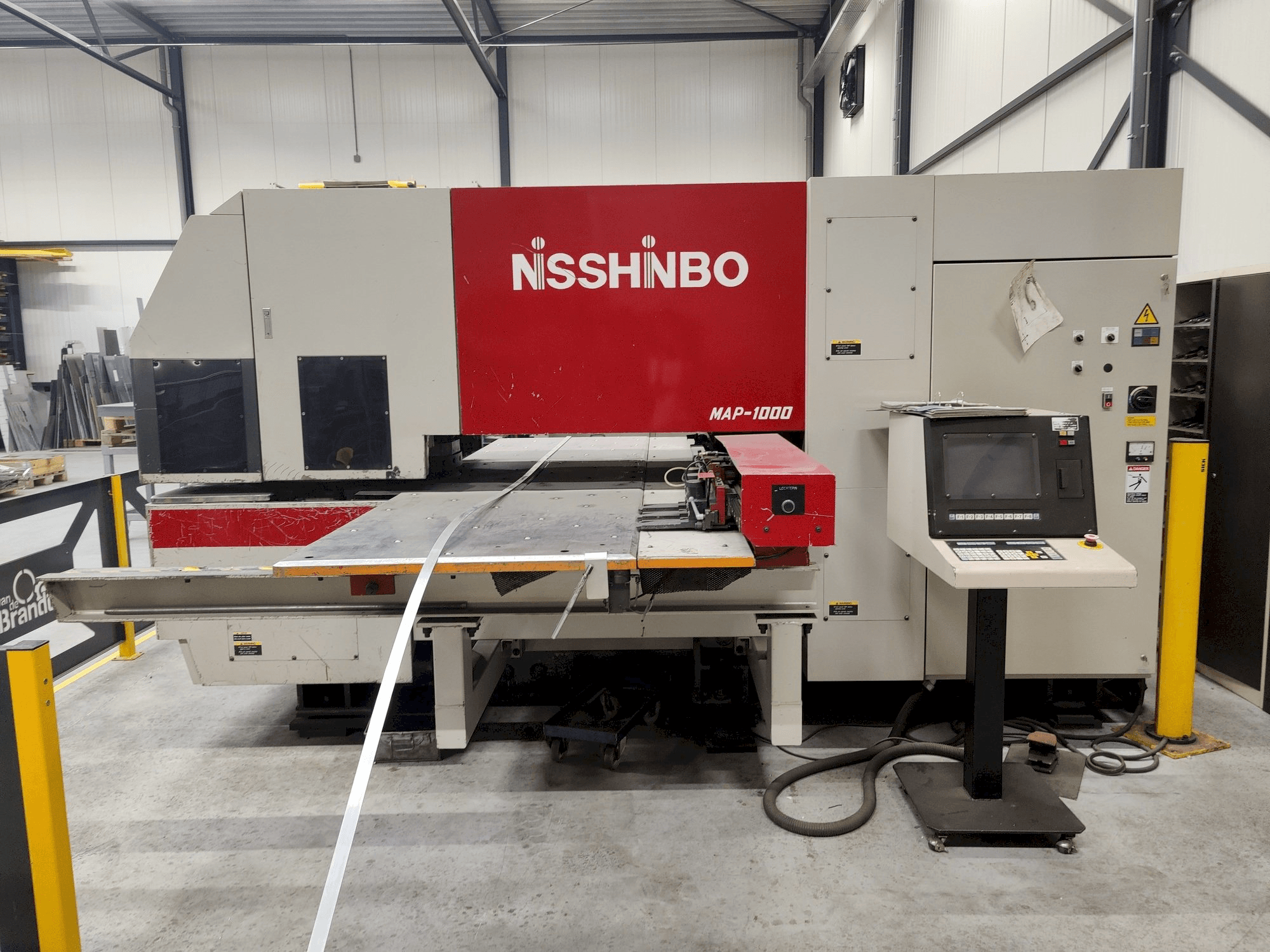 Prikaz stroja Nisshinbo MAP-1000 sprijeda