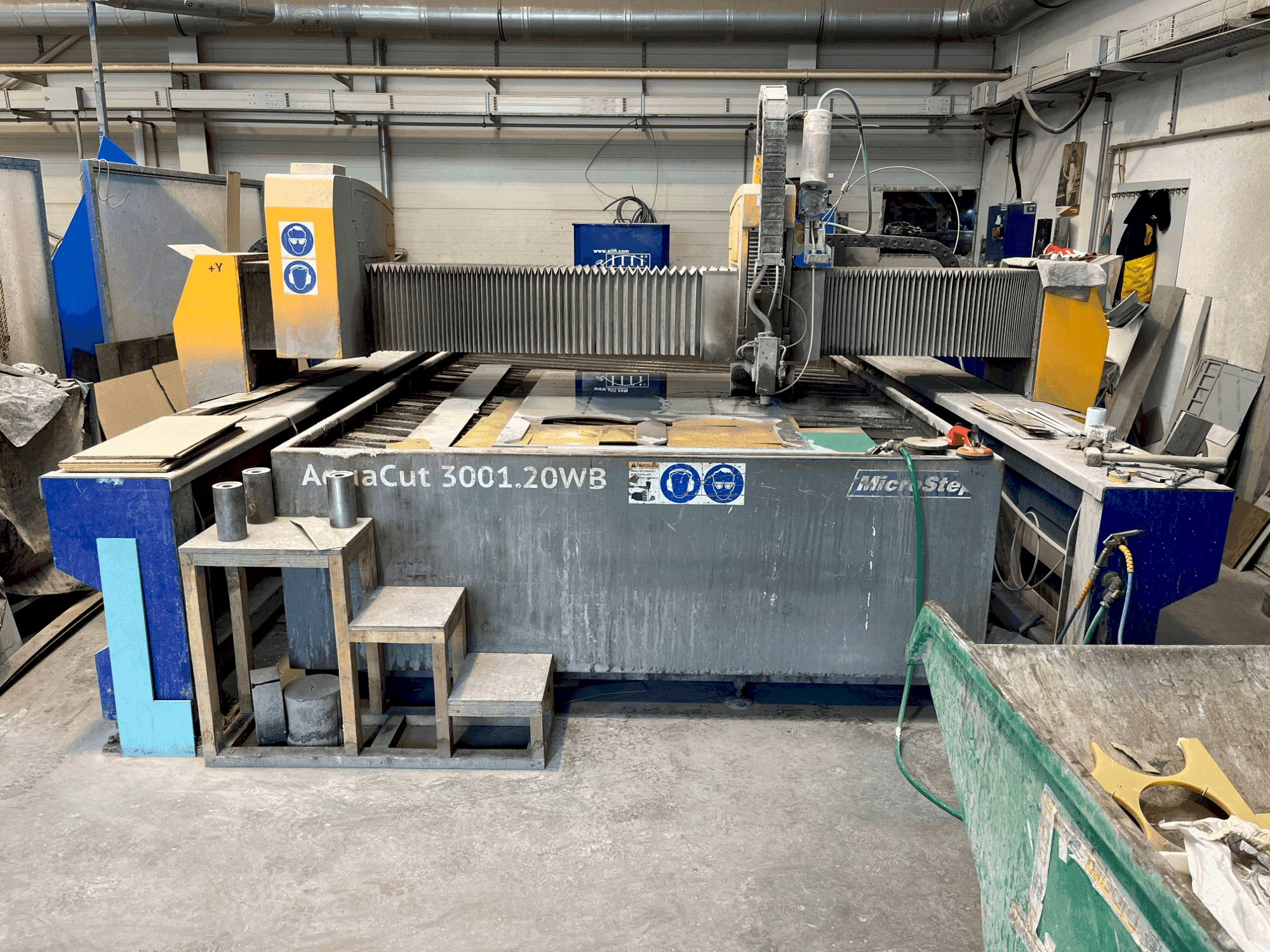 Prikaz stroja MicroStep AquaCut 3001.20WB sprijeda