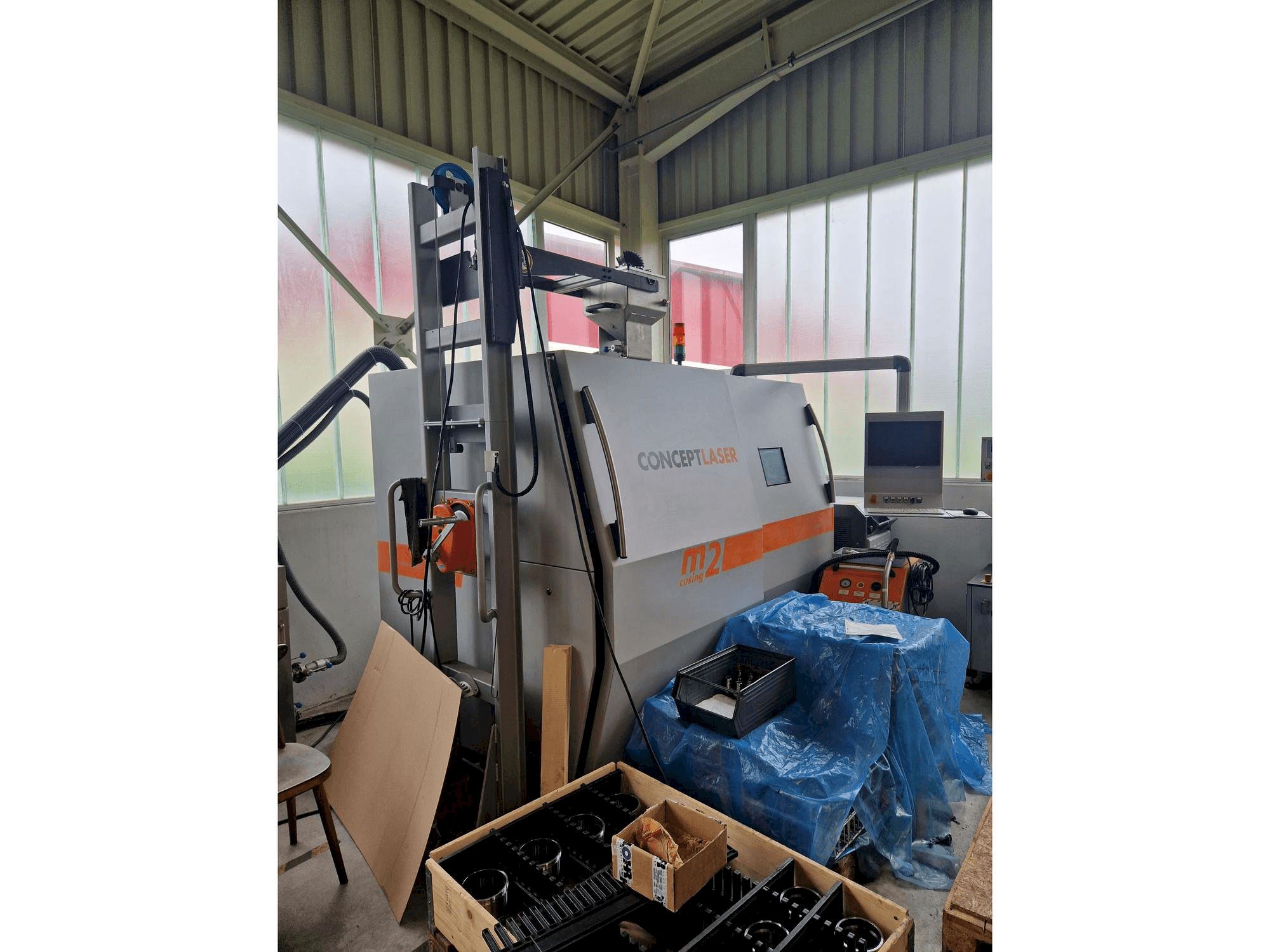 Prikaz stroja CONCEPT LASER M2 cusing sprijeda