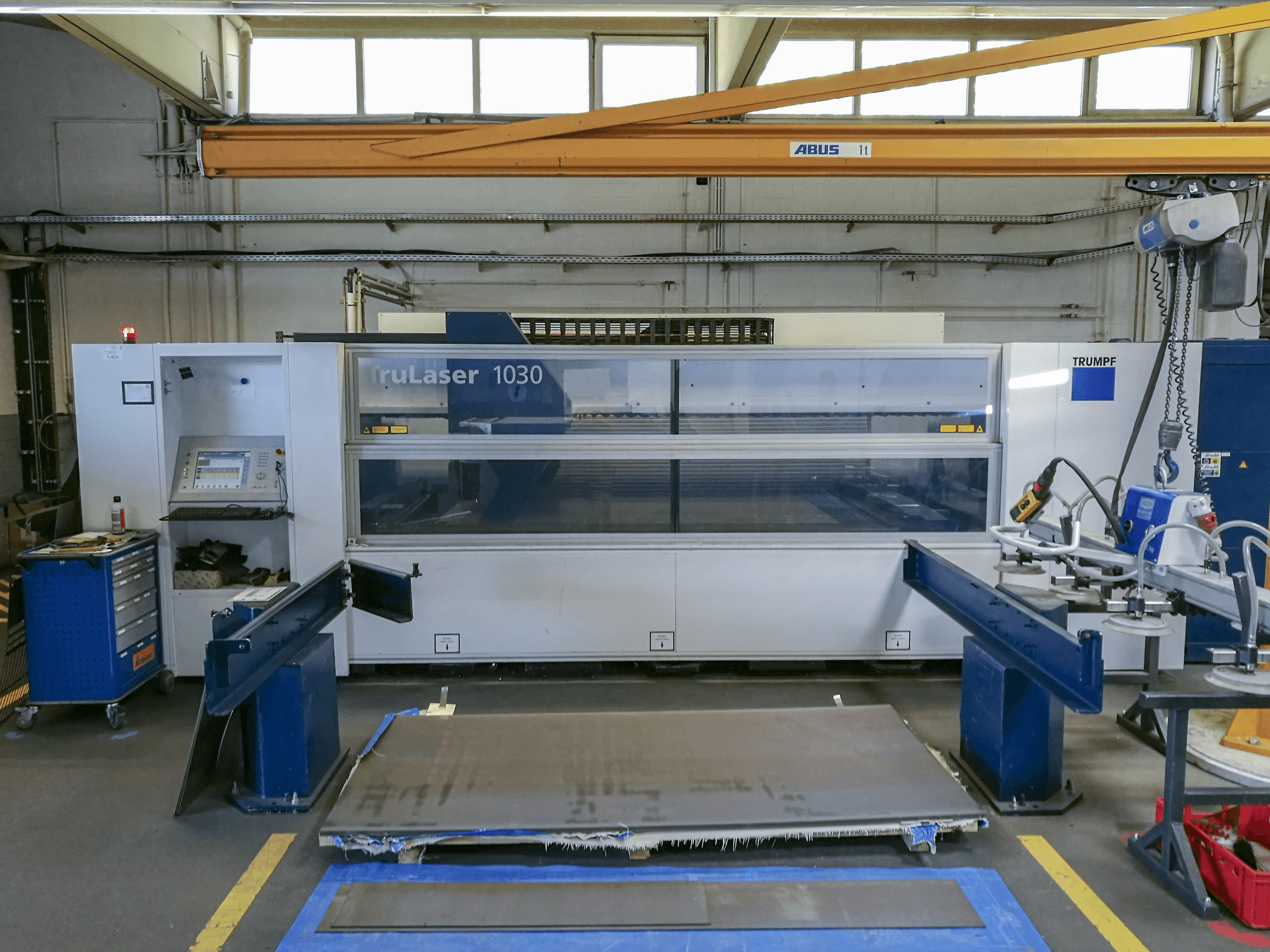 Prikaz stroja Trumpf TruLaser 1030 (L22) sprijeda