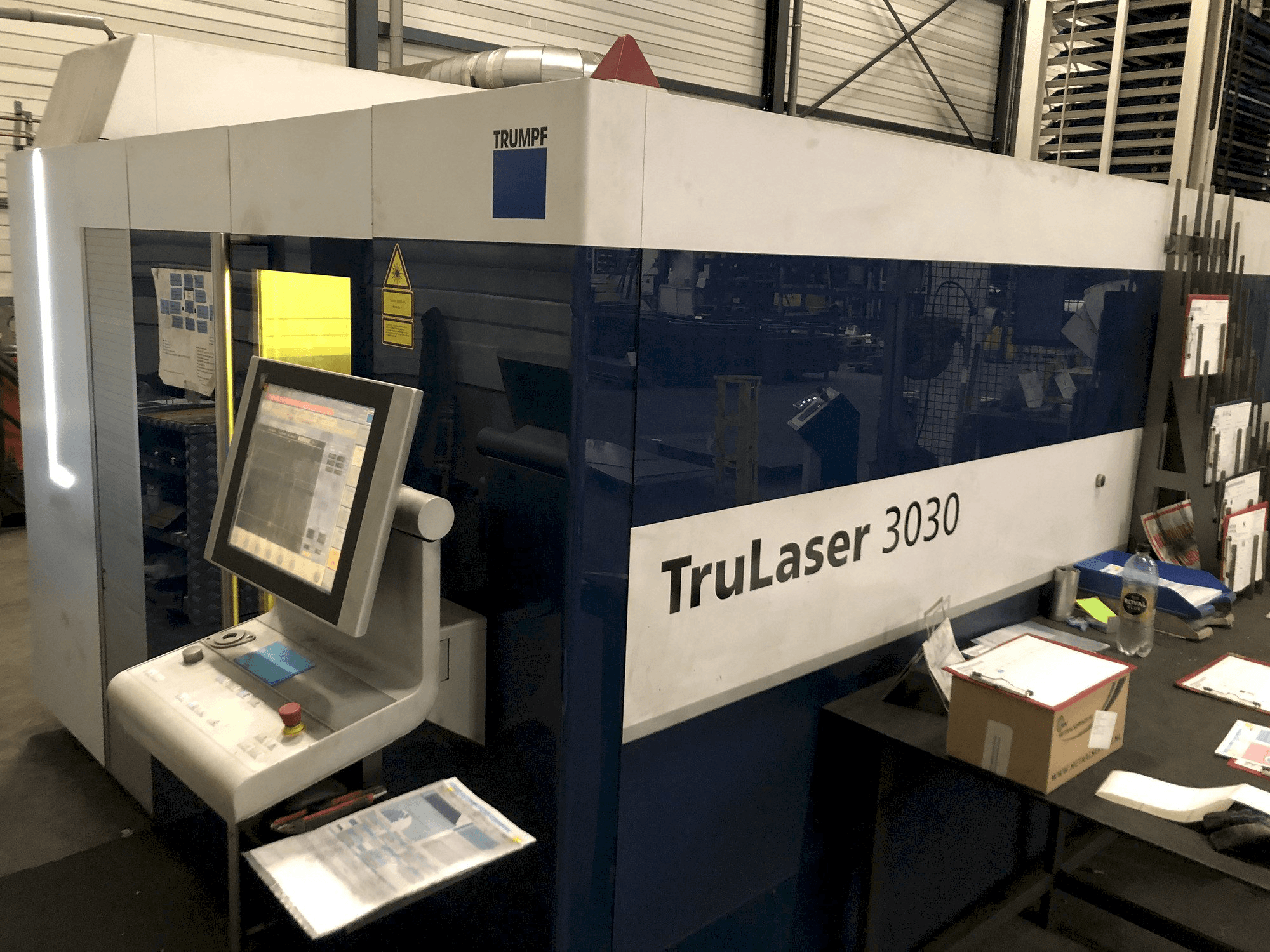 Prikaz stroja Trumpf TruLaser 3030 fiber sprijeda