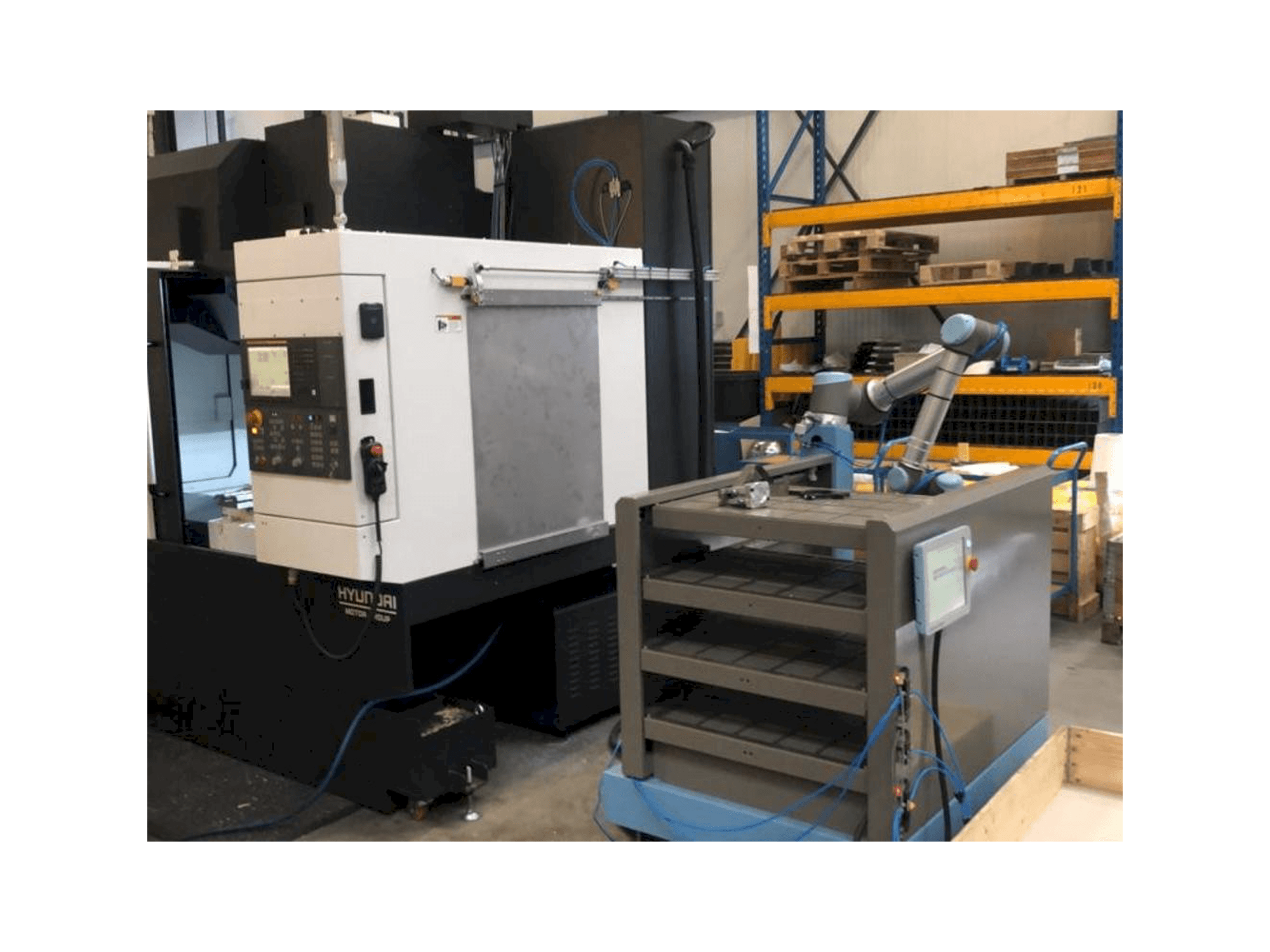 Prikaz stroja Universal Robots UR10 sprijeda