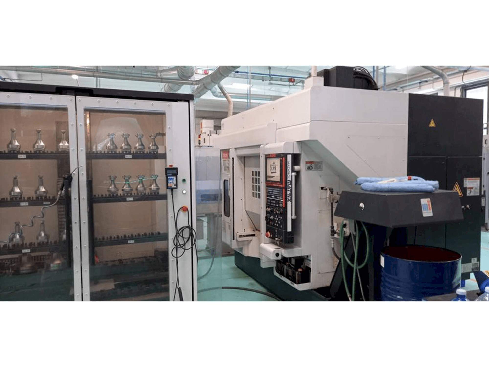 Prikaz stroja Mazak Variaxis 500-5X II sprijeda