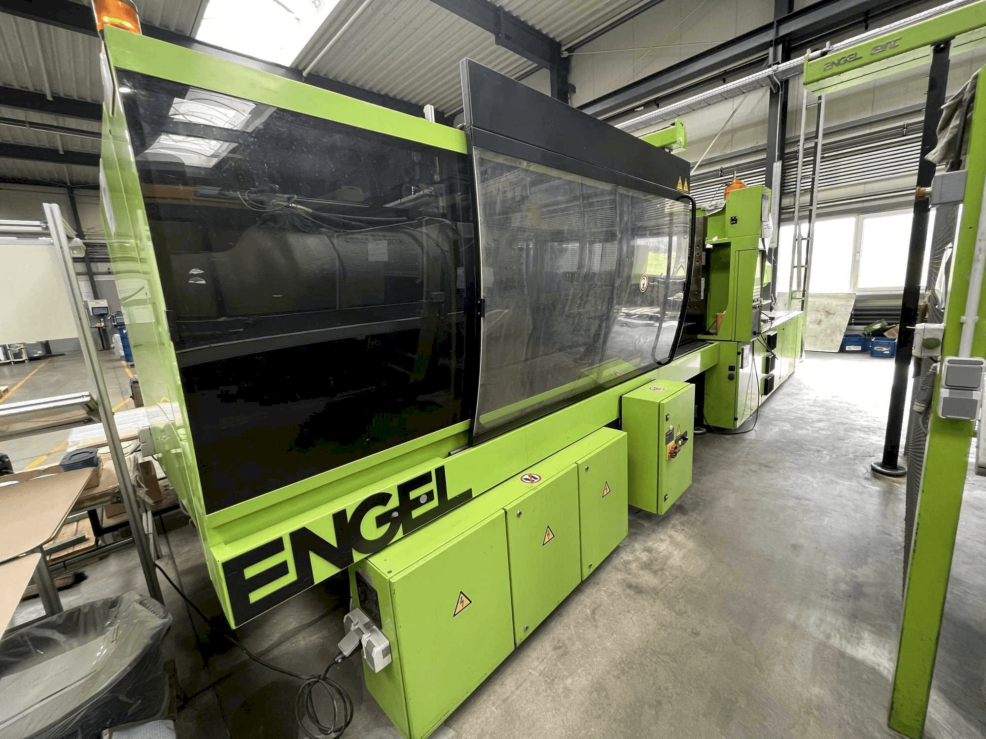 Prikaz stroja Engel VIC 2550/400 TECH sprijeda