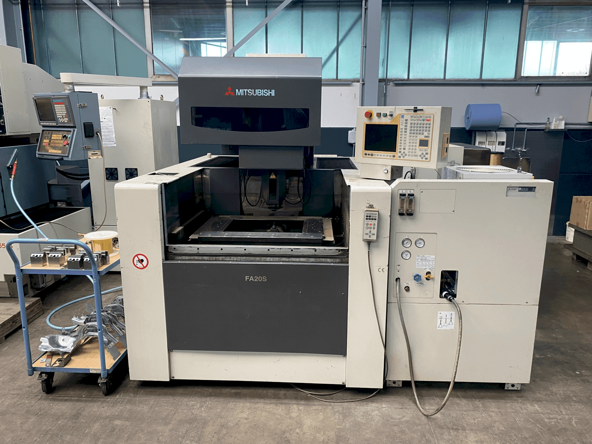 Prikaz stroja Mitsubishi FA 20 SM sprijeda