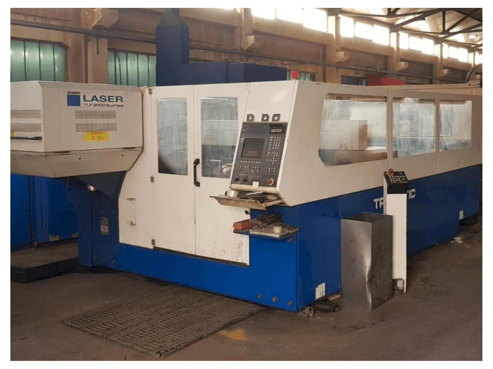 Prikaz stroja Trumpf Trumatic L3030 sprijeda