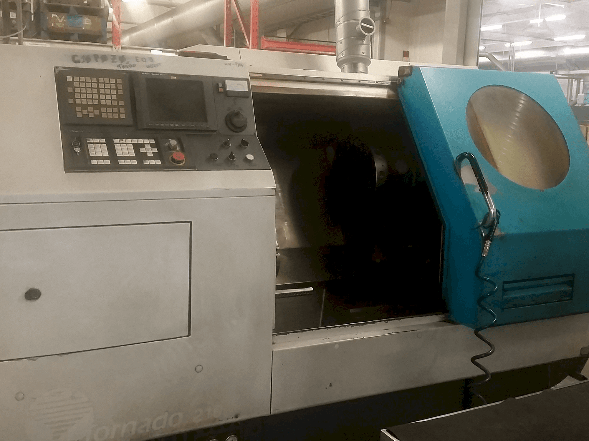 Prikaz stroja 600 Lathes Tornado 210 sprijeda