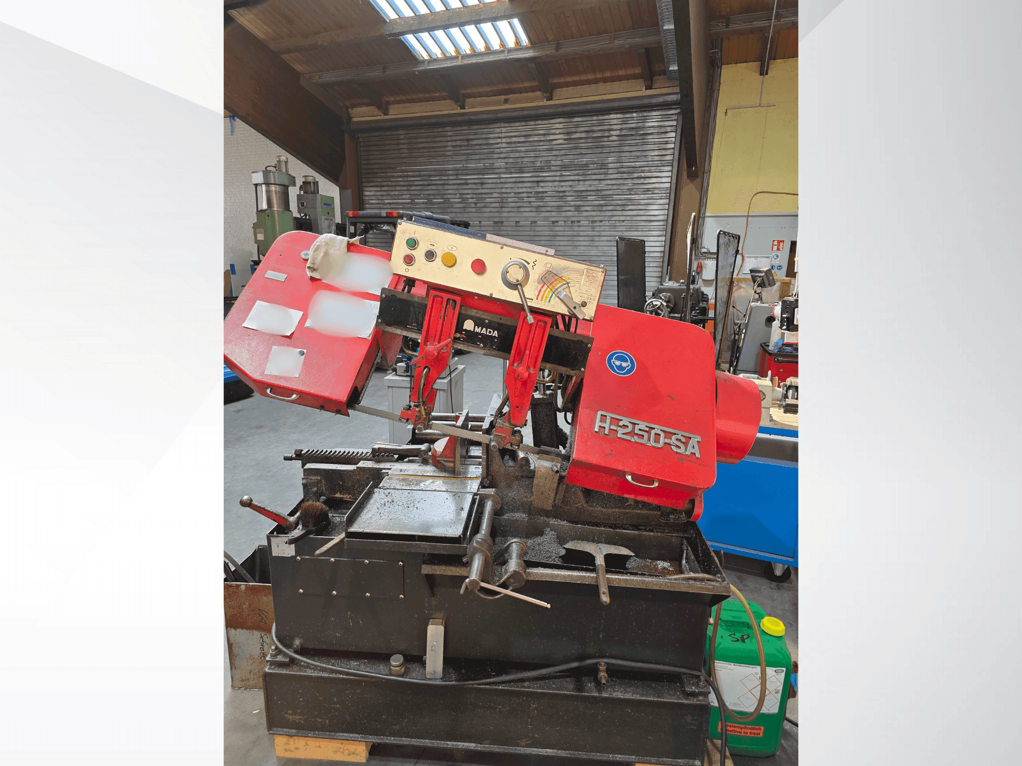 Prikaz stroja AMADA H-250SA sprijeda