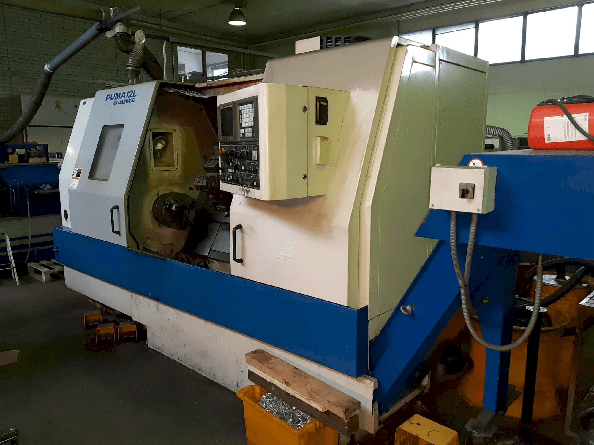 Prikaz stroja DAEWOO PUMA 12L sprijeda