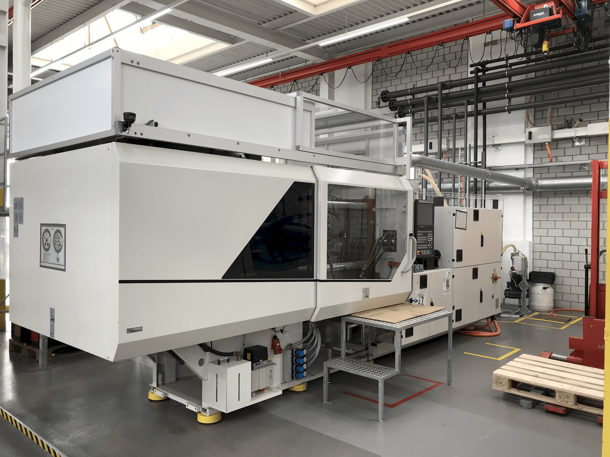 Prikaz stroja Sumitomo Demag EL-EXIS SP 200/560-675 sprijeda