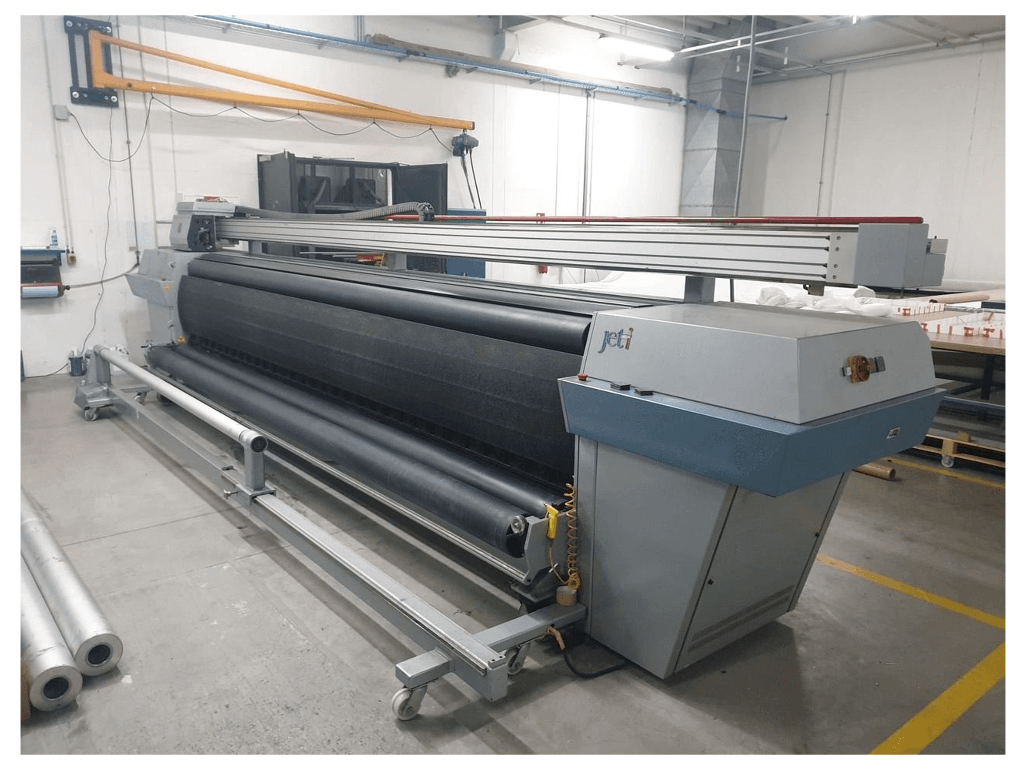 Prikaz stroja JETI 5000 sprijeda