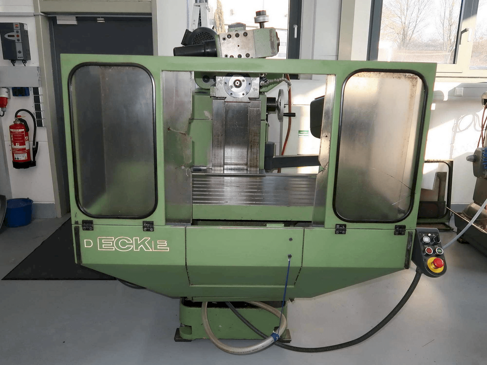 Prikaz stroja DECKEL MAHO FP4MA sprijeda