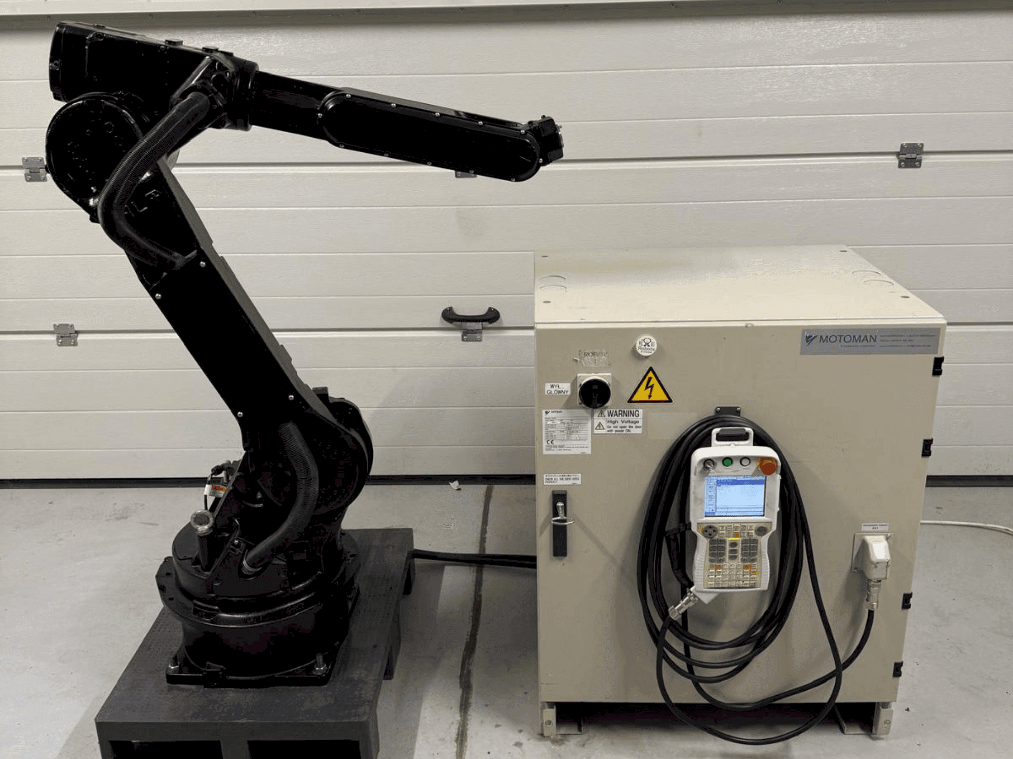 Prikaz stroja Yaskawa Motoman YR HP 20D sprijeda