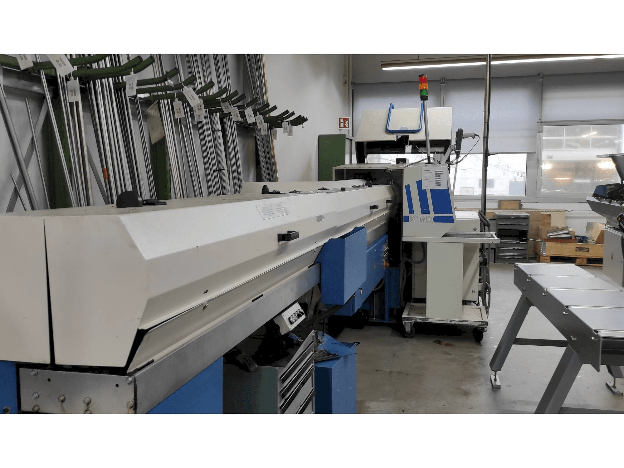 Prikaz stroja Manurhin KMX 226 with FMB bar loader slijeva