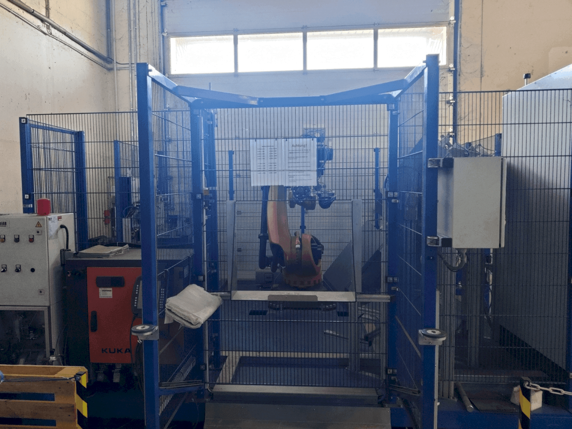 Prikaz stroja KUKA KR 120 R 2500 pro sprijeda