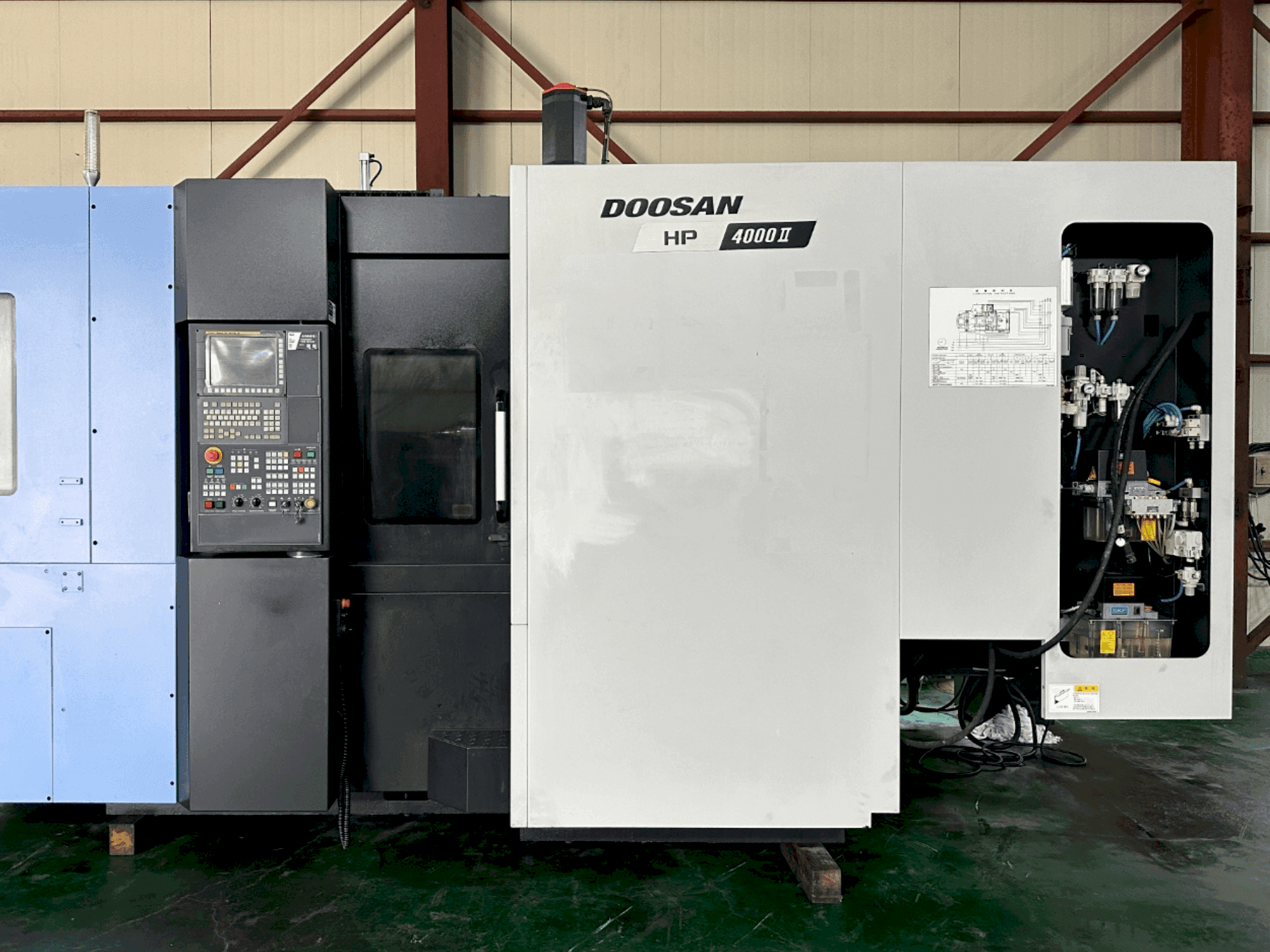 Prikaz stroja DOOSAN HP 4000 II sprijeda