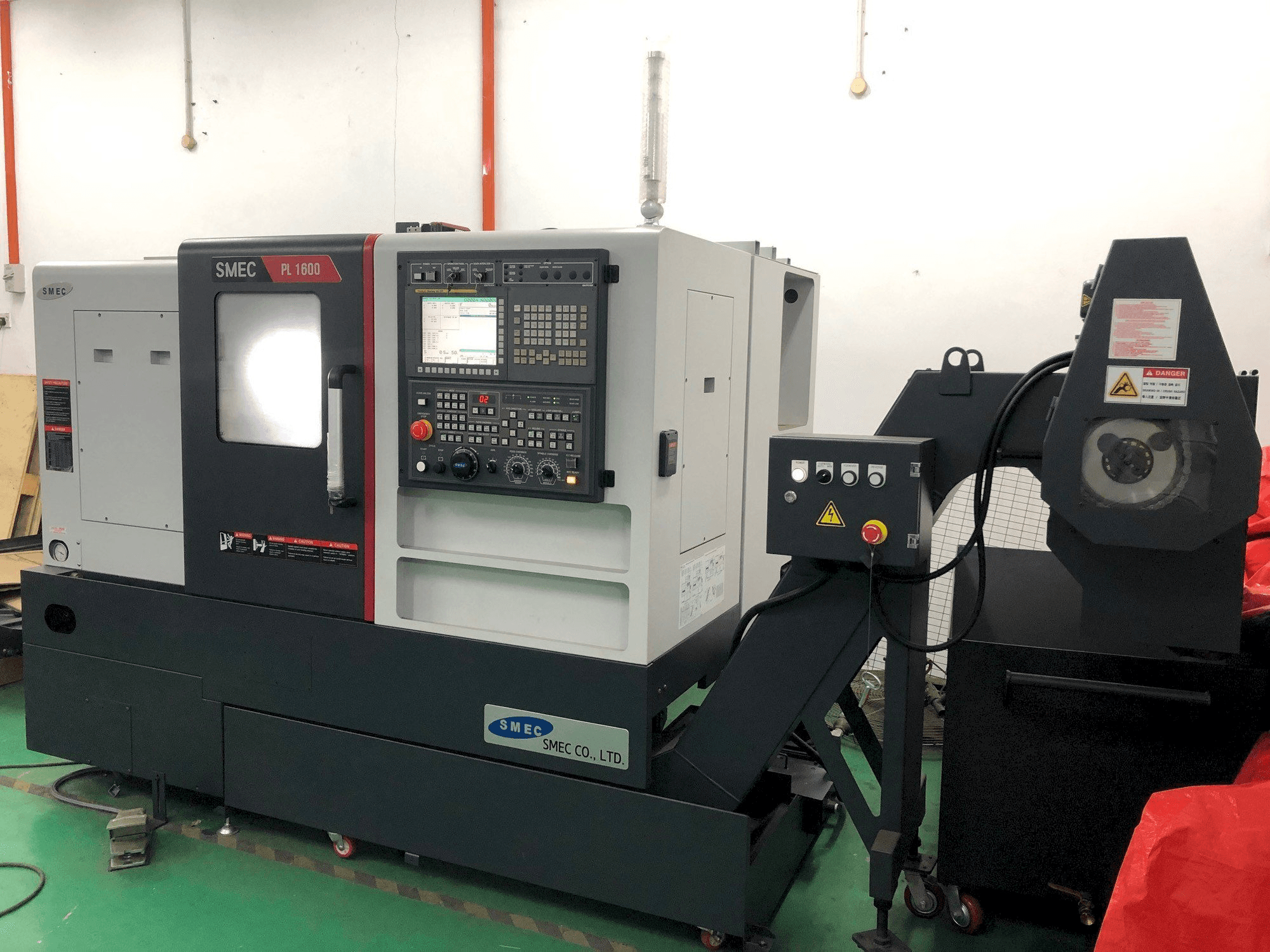 Prikaz stroja SMEC PL1600 sprijeda