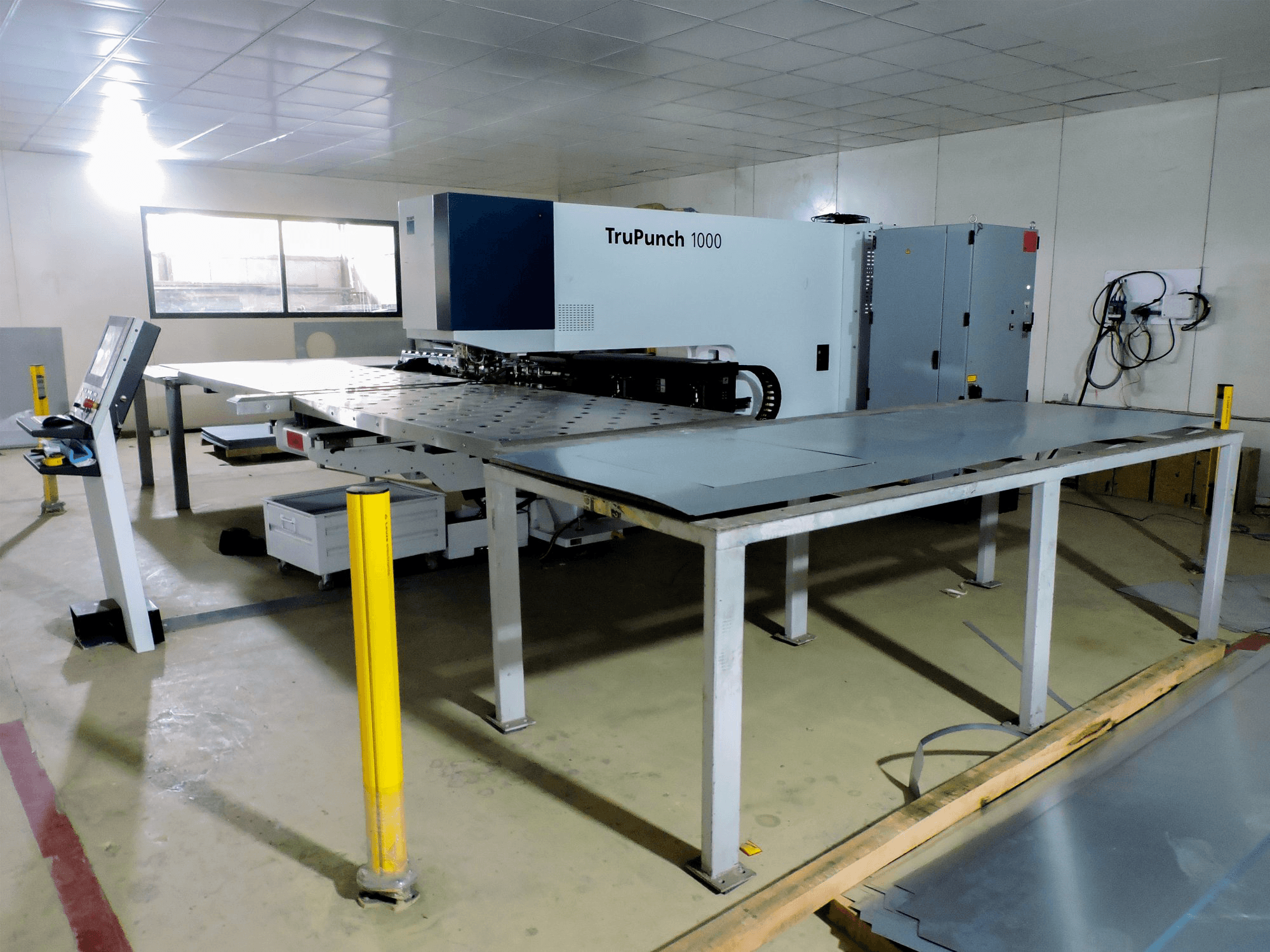 Prikaz stroja Trumpf TruPunch 1000 zdesna