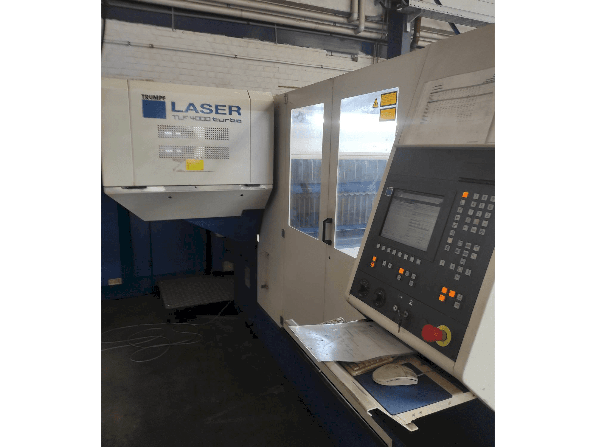 Prikaz stroja Trumpf TRUMATIC L 3030 sprijeda