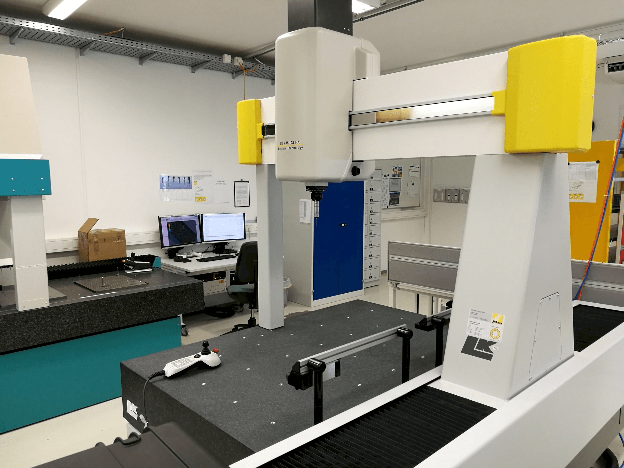 Prikaz stroja NIKON LKV 15.10.8 HA sprijeda