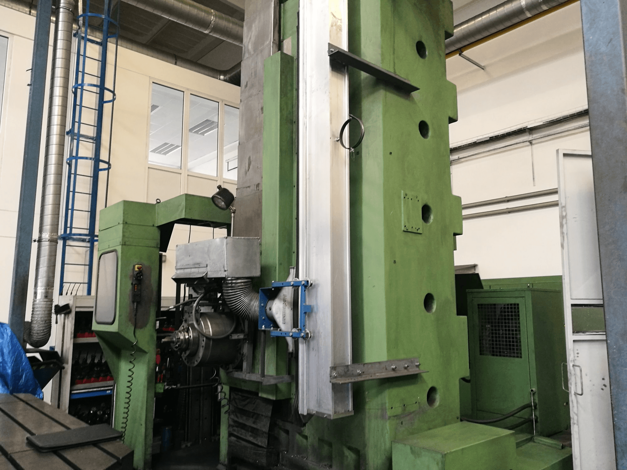 Prikaz stroja TOS WHN 130 sprijeda