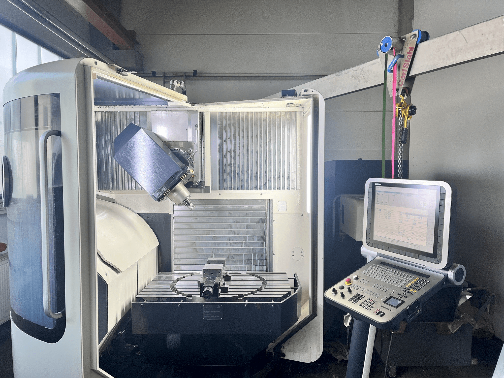 Prikaz stroja DMG MORI DMU 60 monoBLOCK sprijeda