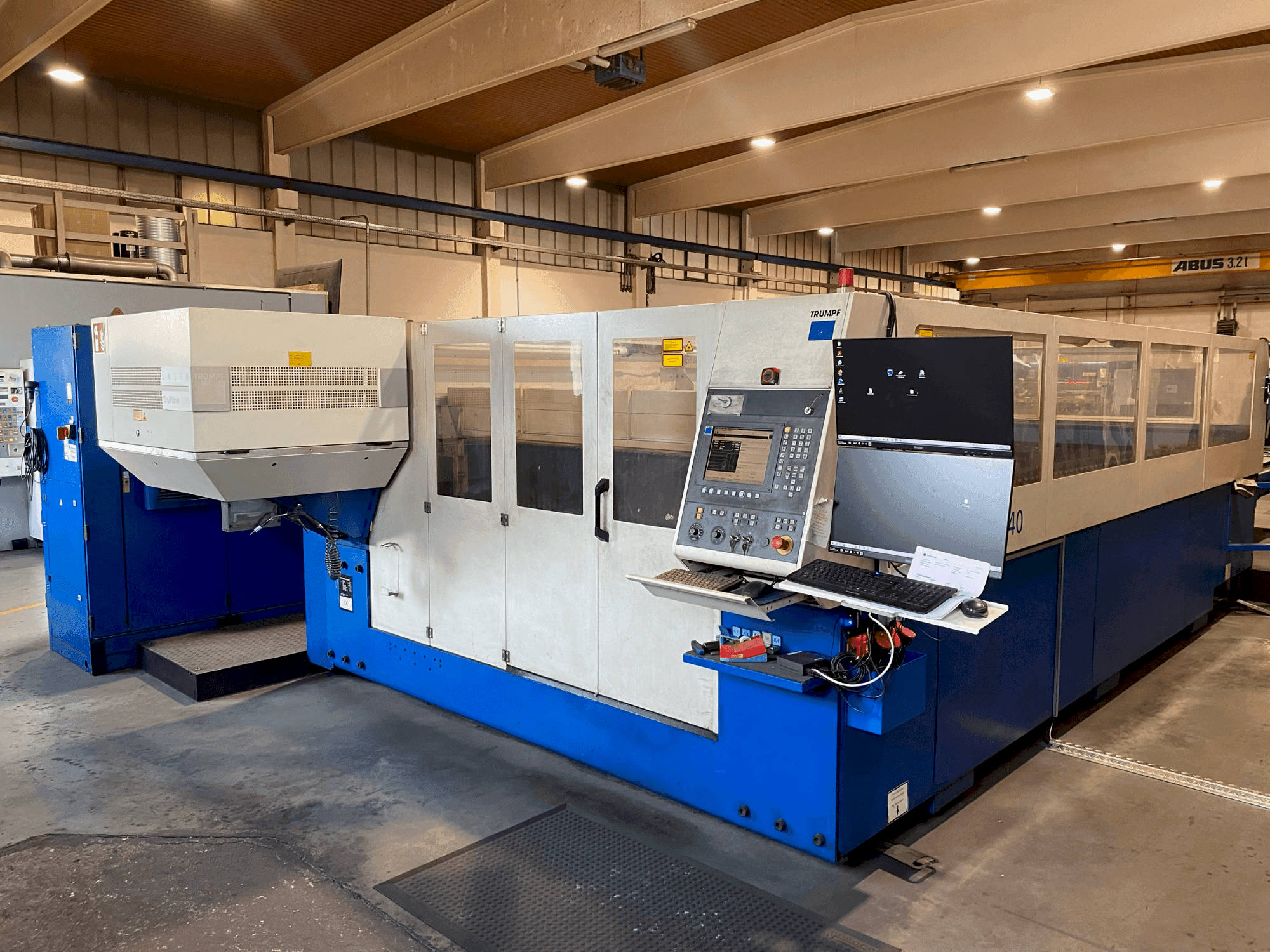 Prikaz stroja TRUMPF TruLaser 3040 sprijeda